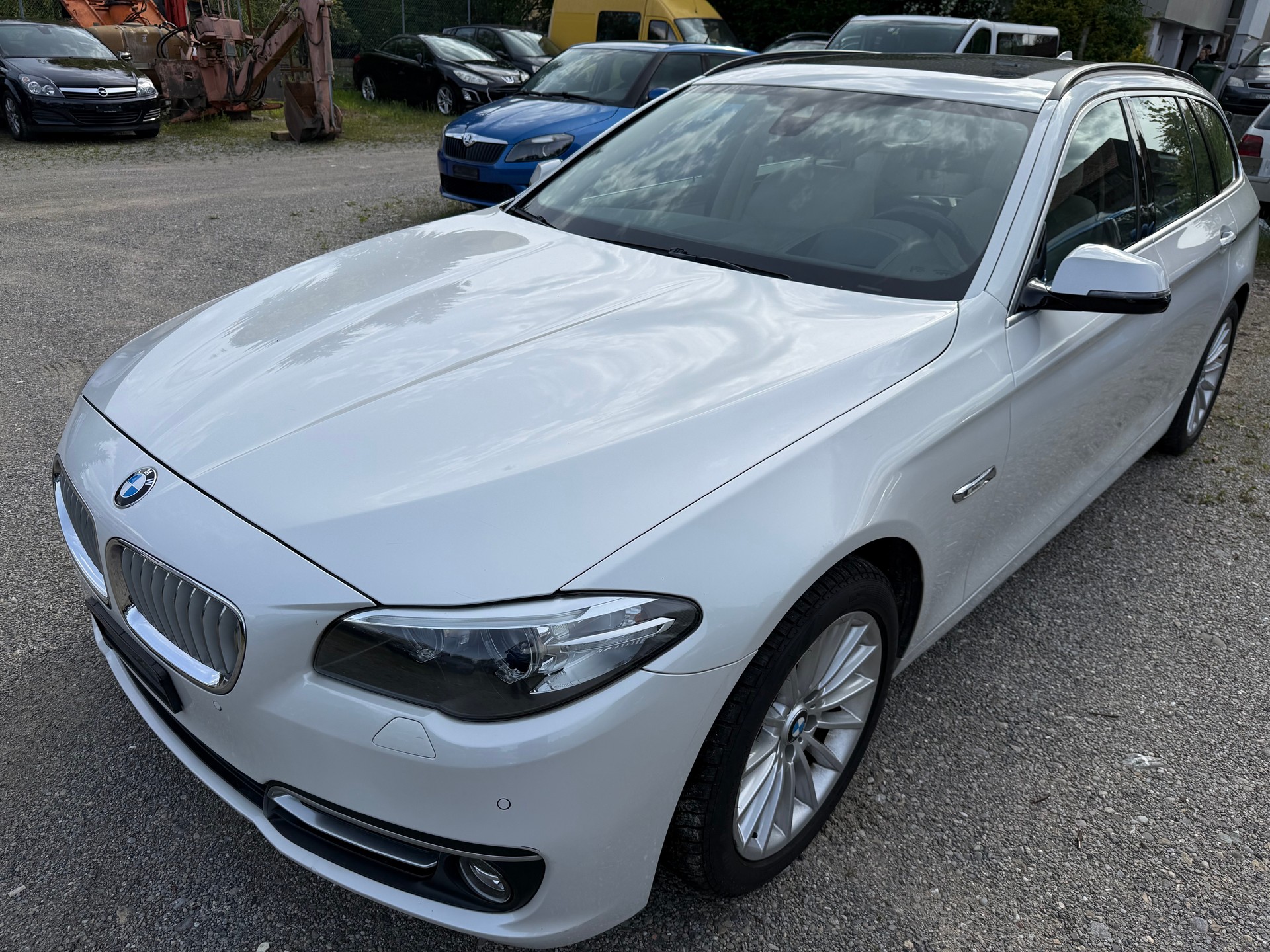 BMW 530d Touring xDrive Luxury Line Steptronic-showroom-element-2
