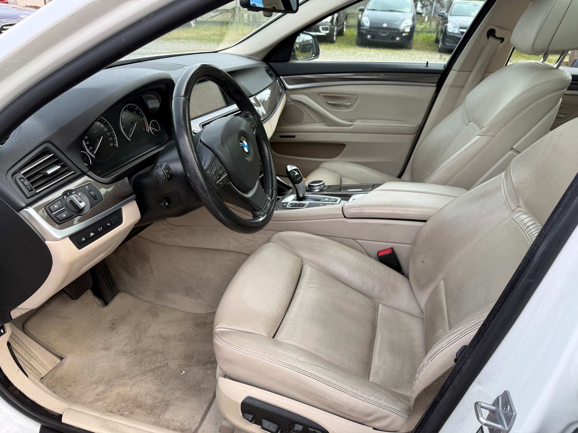 BMW 530d Touring xDrive Luxury Line Steptronic-image-14