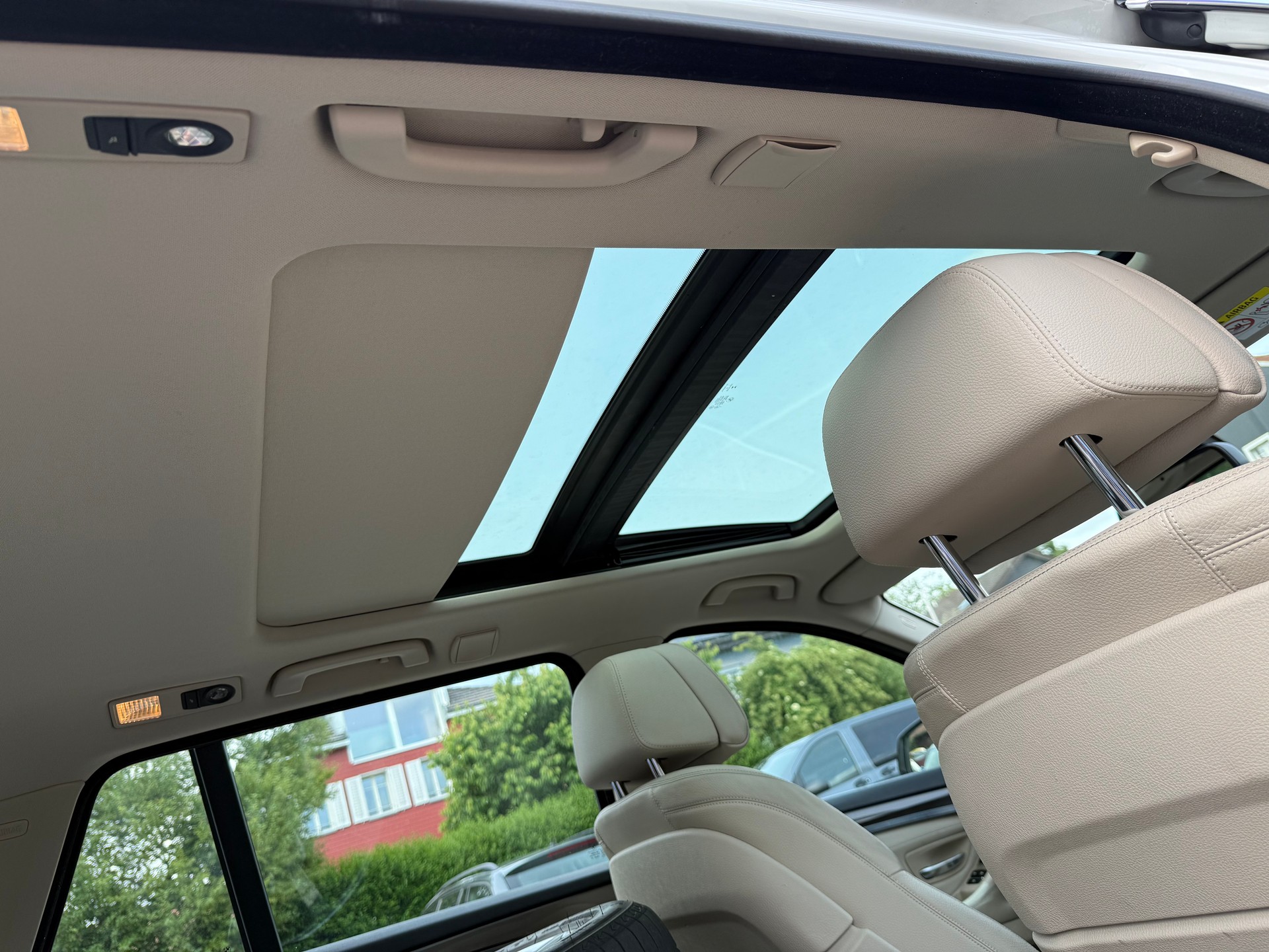 BMW 530d Touring xDrive Luxury Line Steptronic-image-9