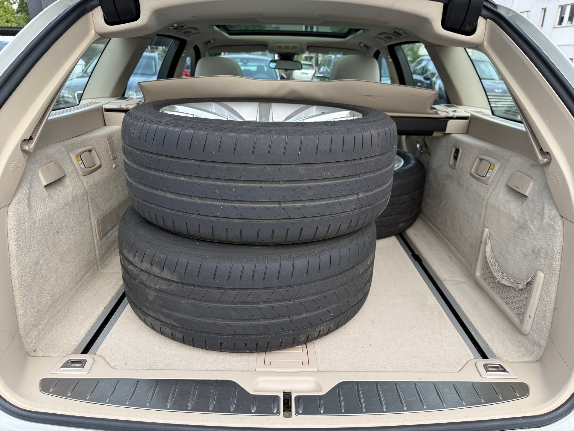 BMW 530d Touring xDrive Luxury Line Steptronic-image-10