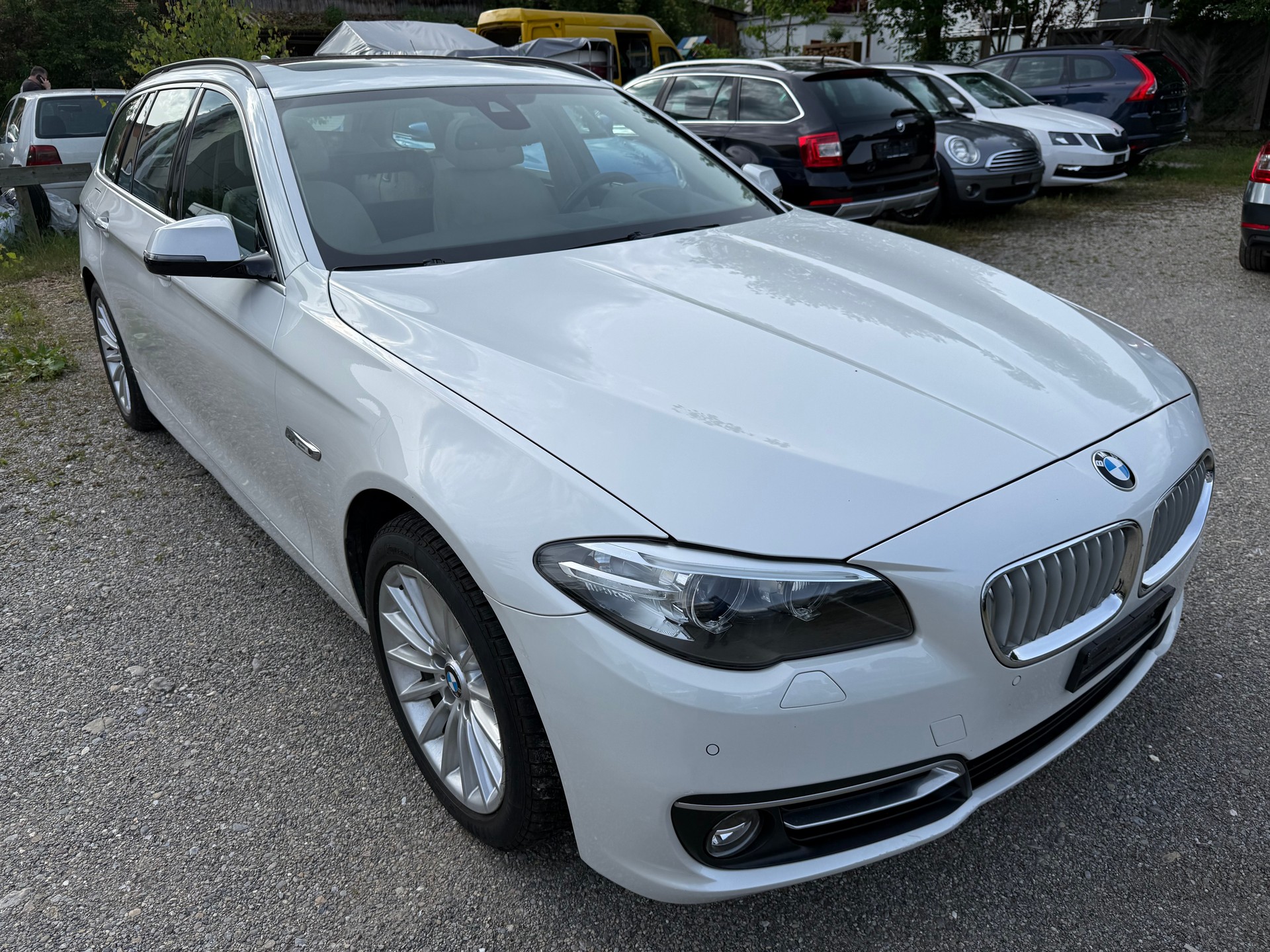 BMW 530d Touring xDrive Luxury Line Steptronic-showroom-element-1