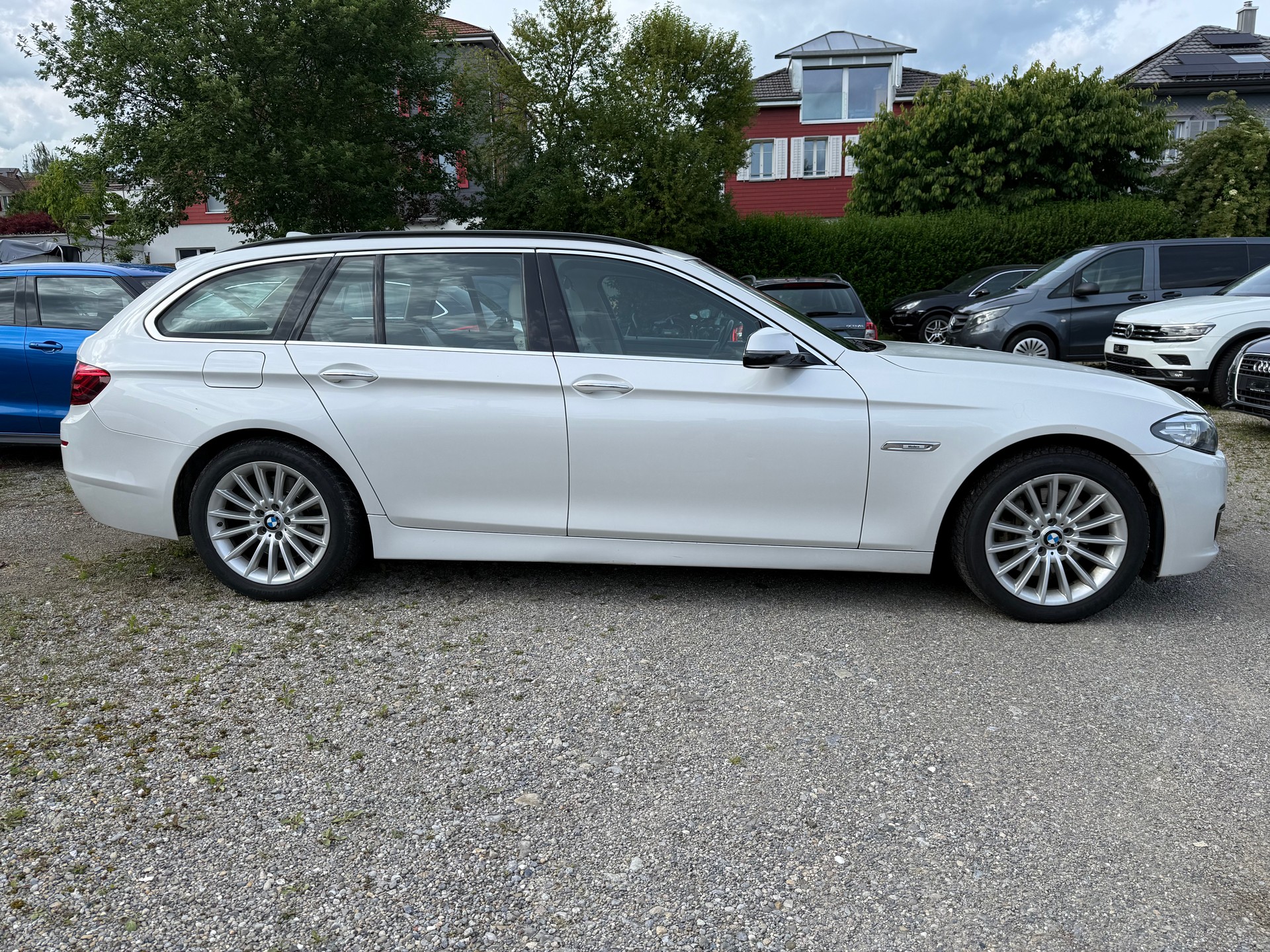 BMW 530d Touring xDrive Luxury Line Steptronic-image-6