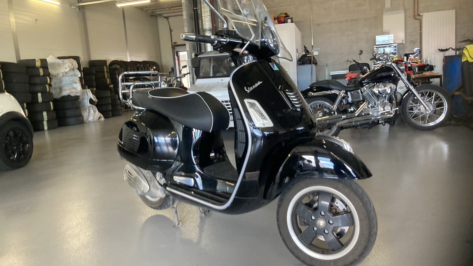 PIAGGIO Vespa GTS Super 300 i.e-image-0