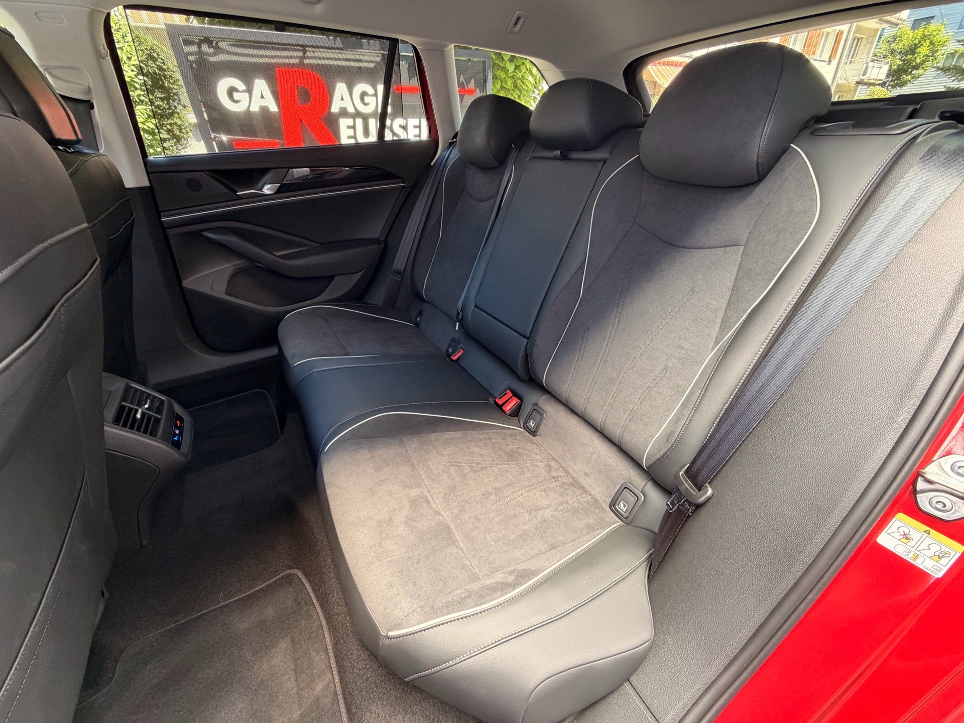 VW Passat Variant 1.5 TSI eHybrid 204 PS Business *** 5 JAHRE VW GARANTIE ***-image-26