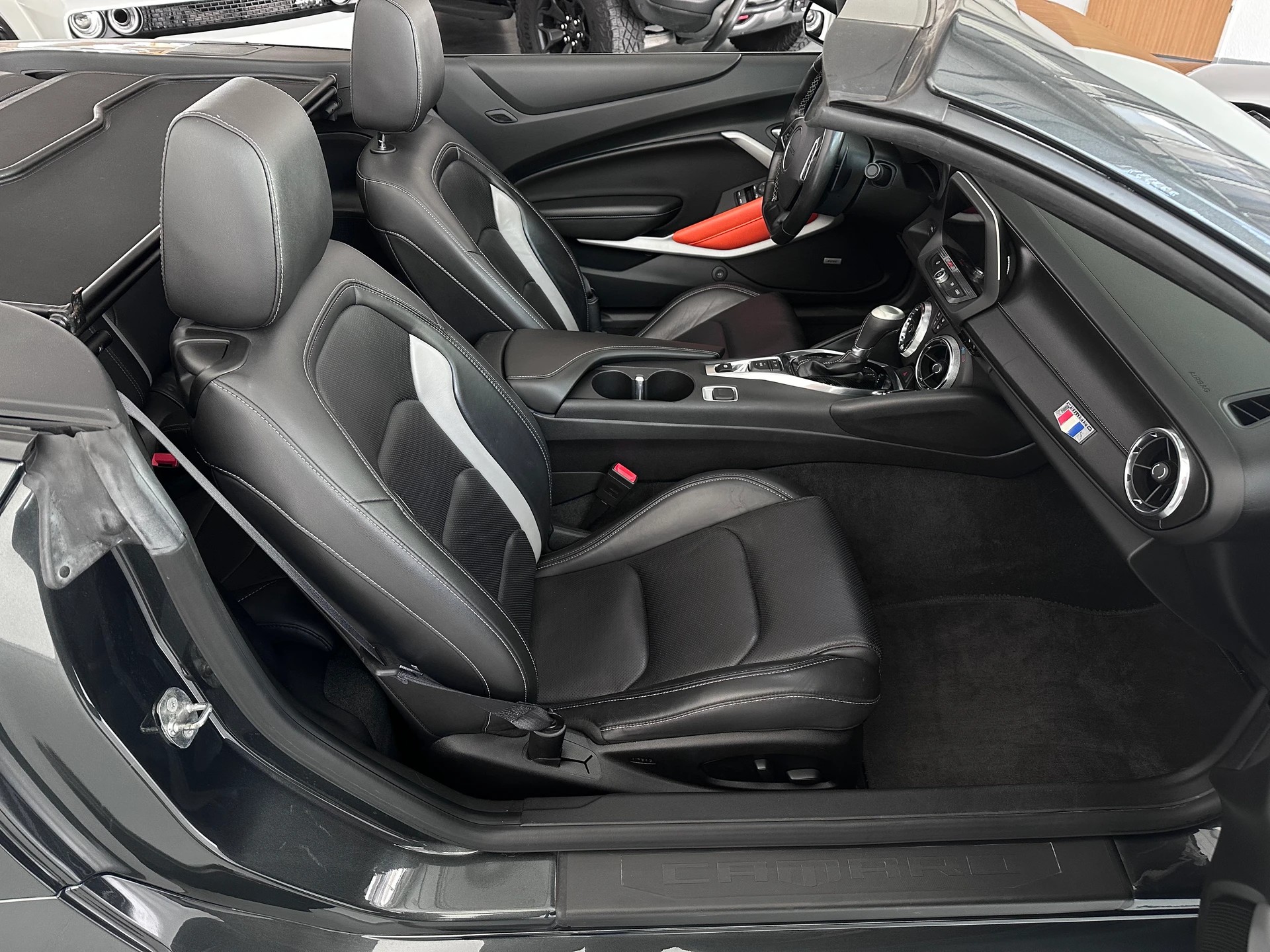 CHEVROLET Camaro RS Convertible-image-8