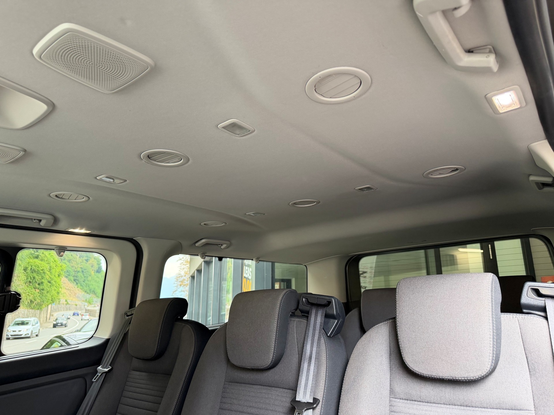 FORD Tourneo Custom 310 L2H1 Titanium-image-7