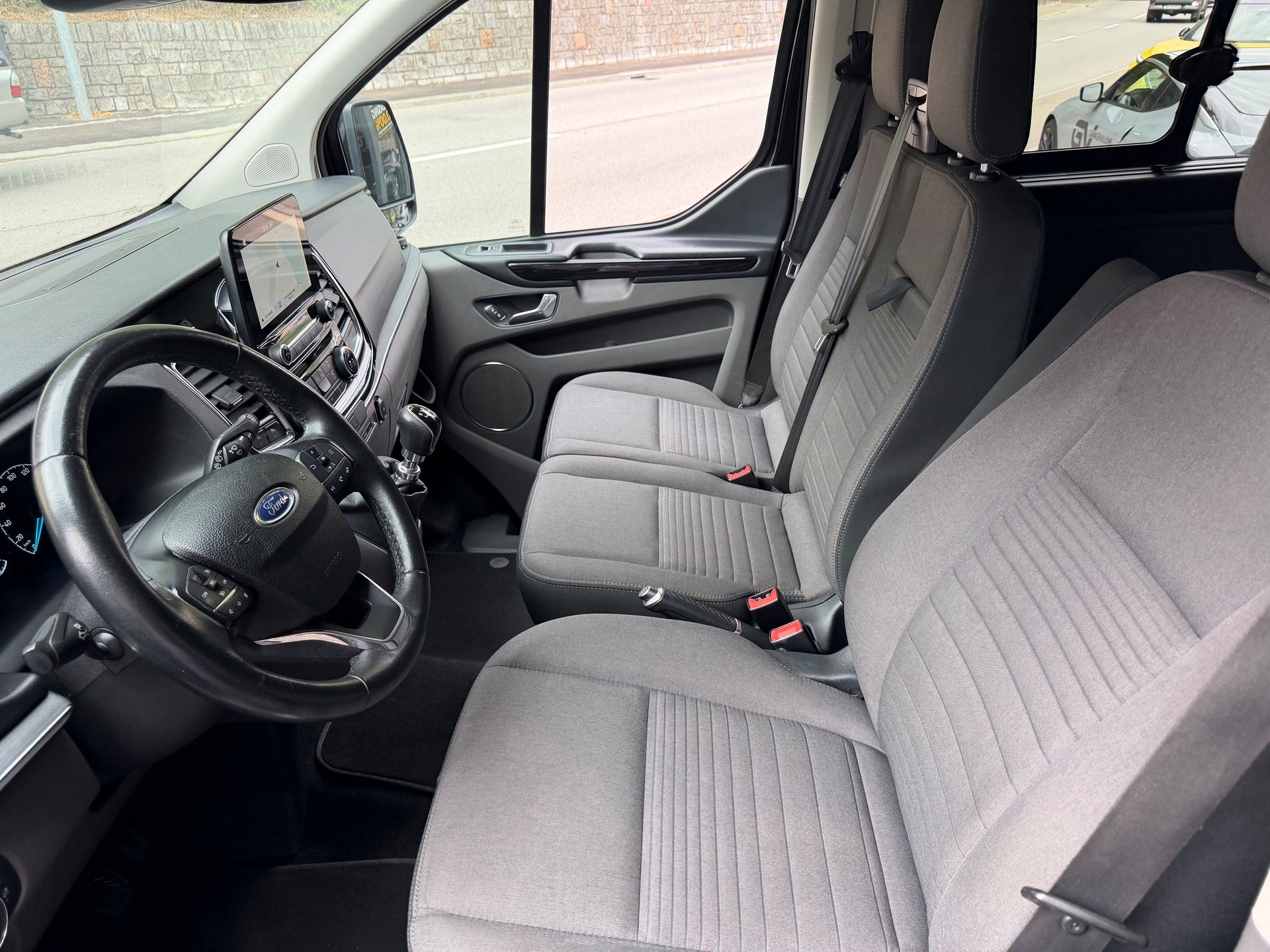 FORD Tourneo Custom 310 L2H1 Titanium-image-2