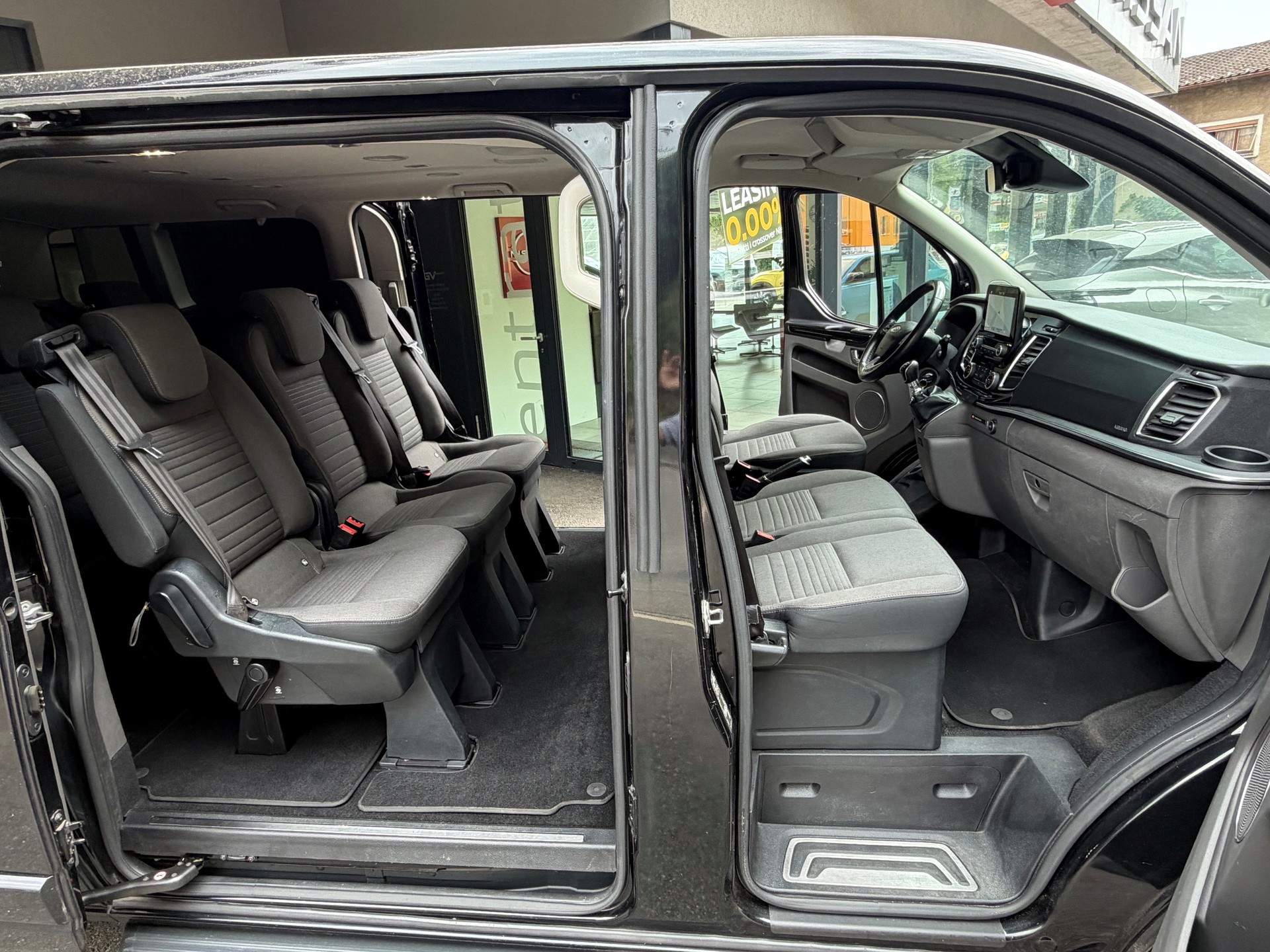 FORD Tourneo Custom 310 L2H1 Titanium-image-10