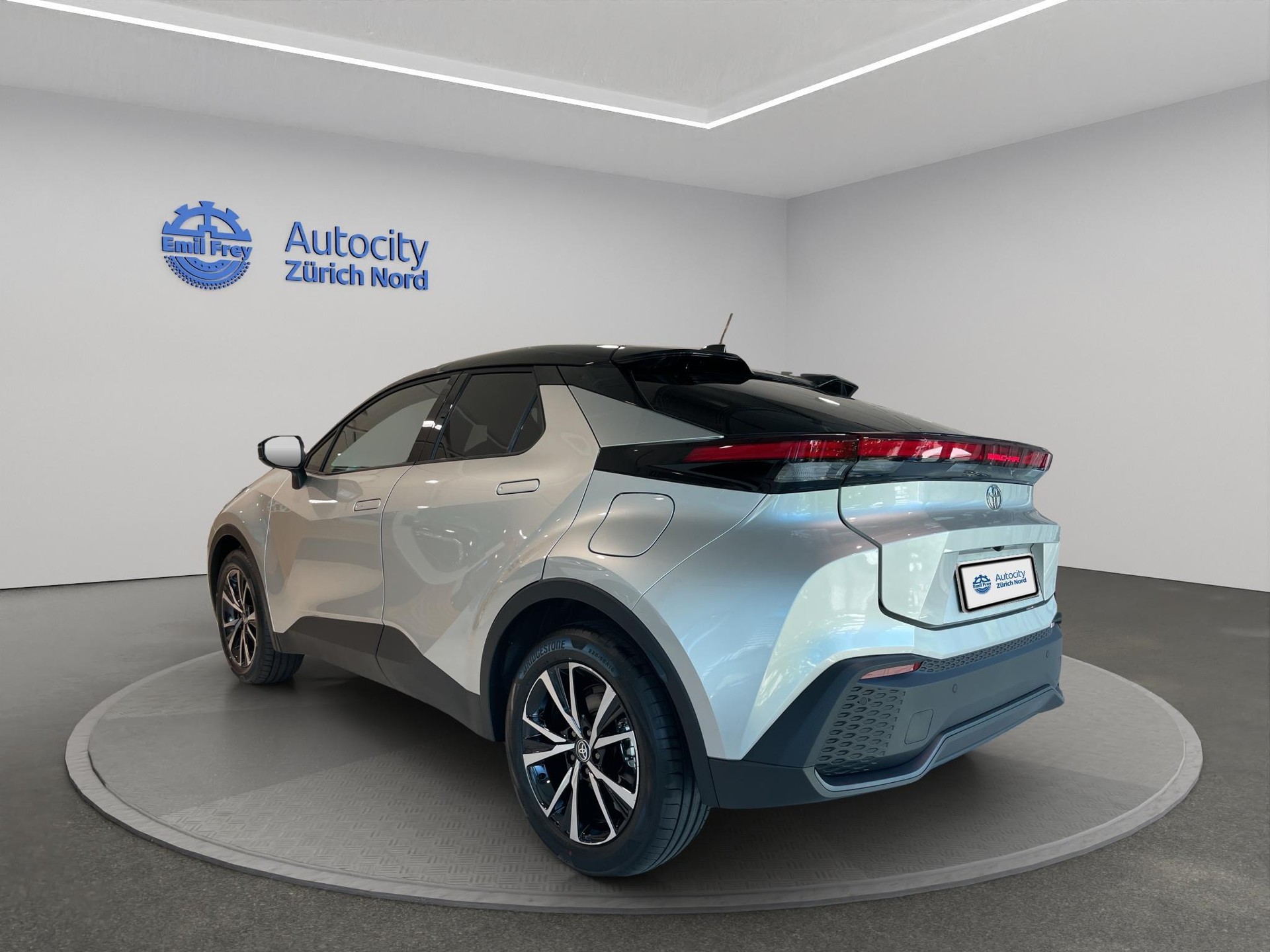 TOYOTA C-HR 2.0 PHEV Swiss Edition-showroom-element-1