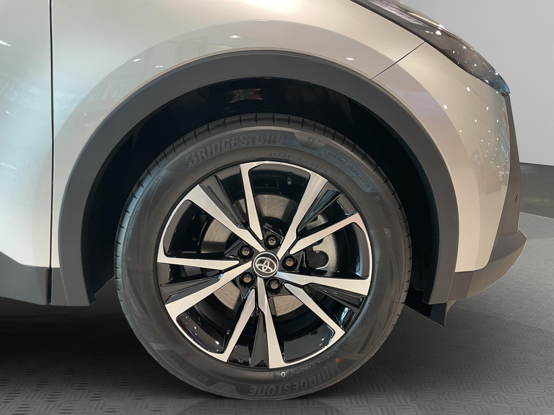 TOYOTA C-HR 2.0 PHEV Swiss Edition-image-12