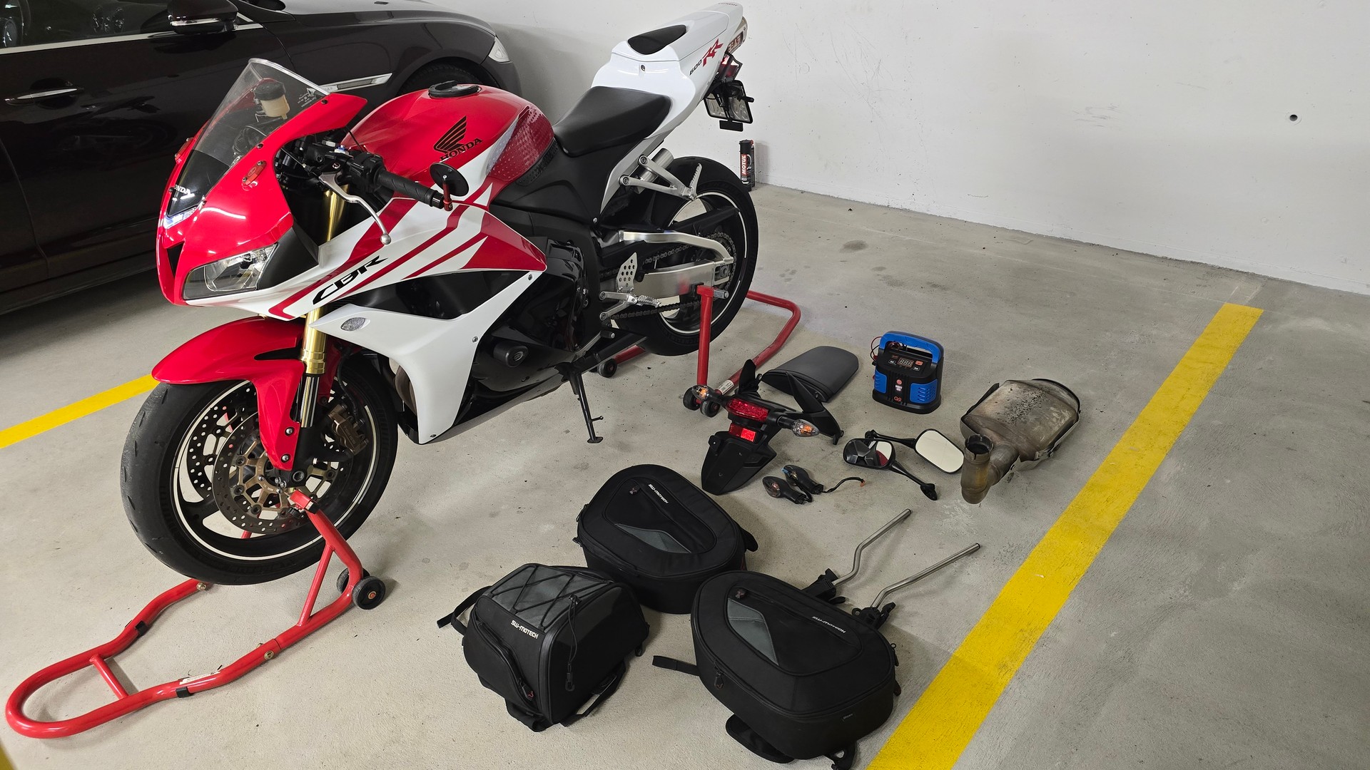 HONDA CBR 600 RA ABS-image-1