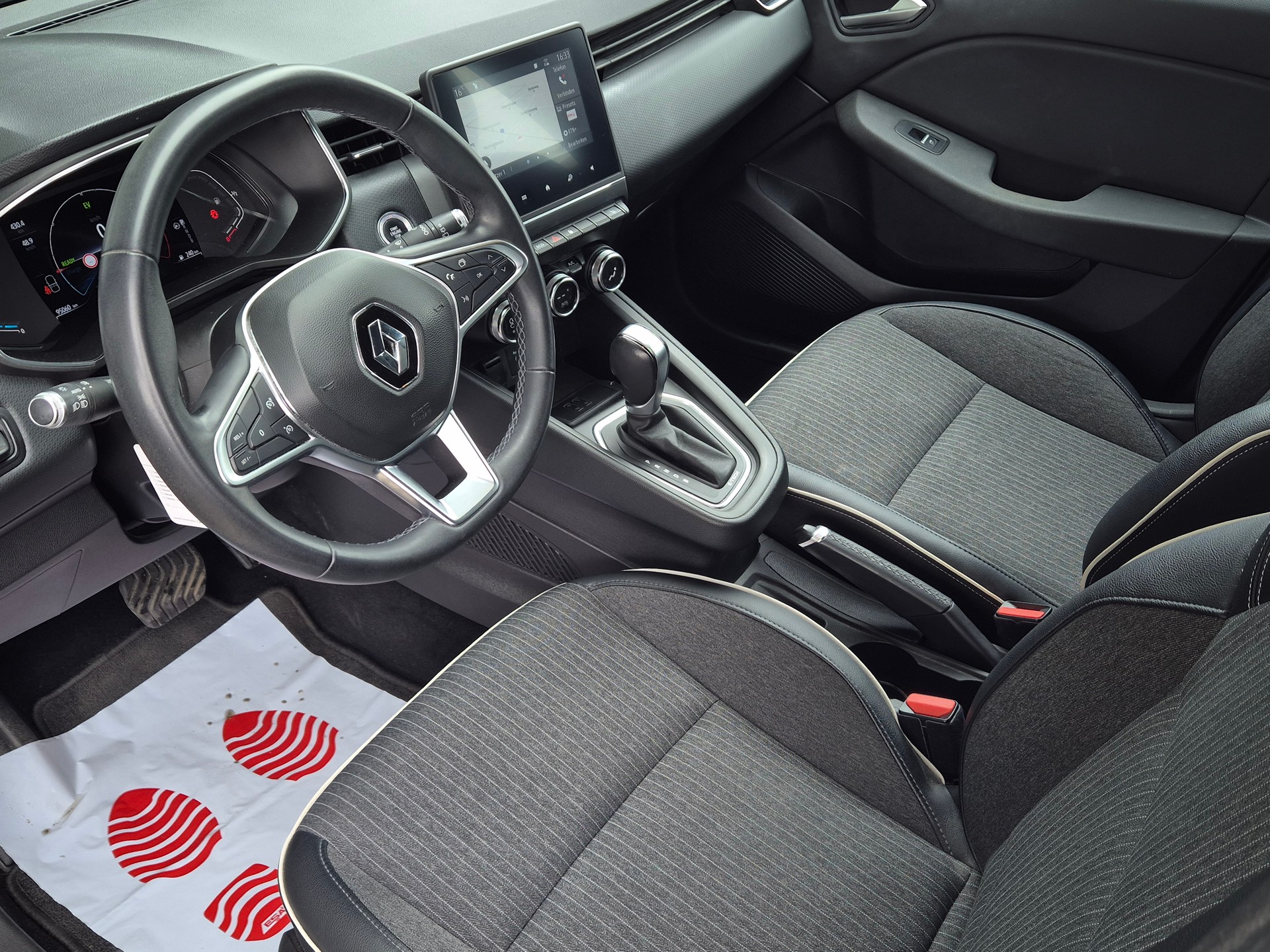 RENAULT Clio 1.6 E-Tech Intens-image-11