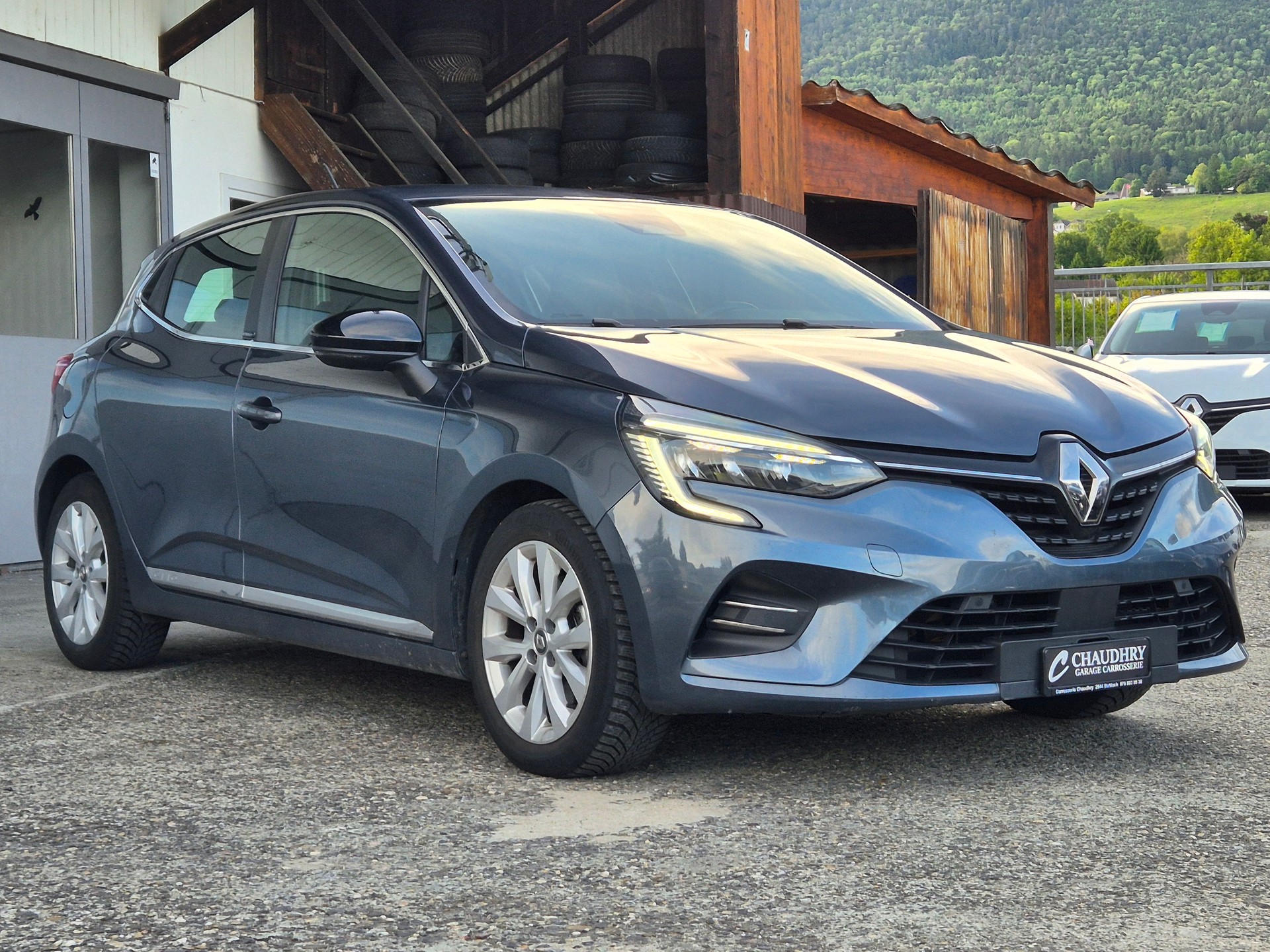 RENAULT Clio 1.6 E-Tech Intens-showroom-element-3