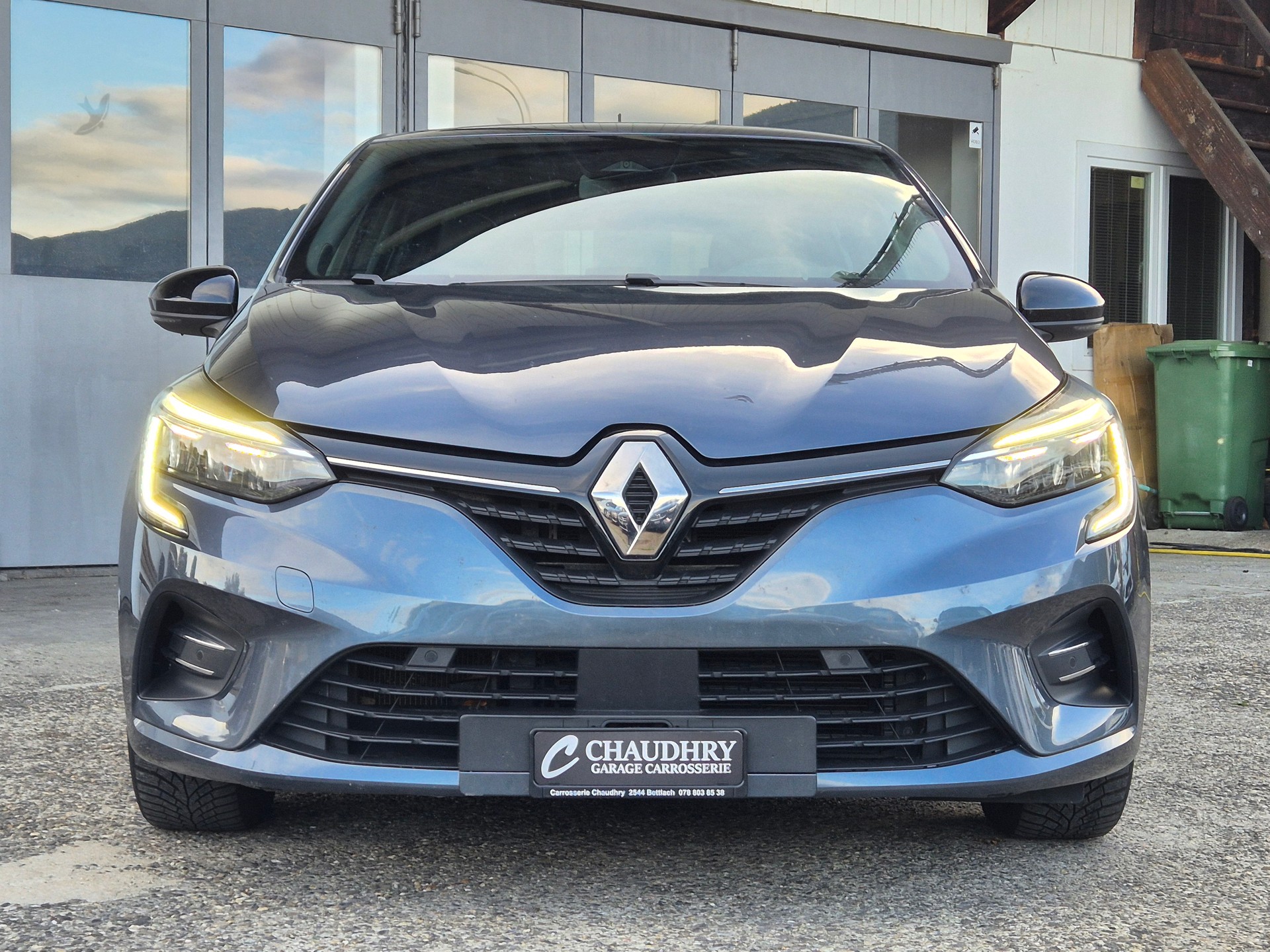 RENAULT Clio 1.6 E-Tech Intens-showroom-element-1