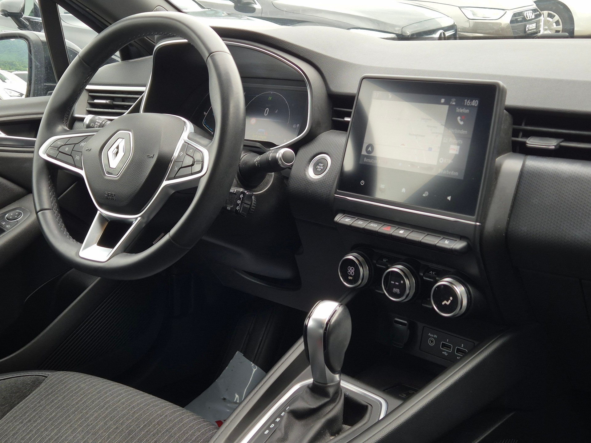 RENAULT Clio 1.6 E-Tech Intens-image-10