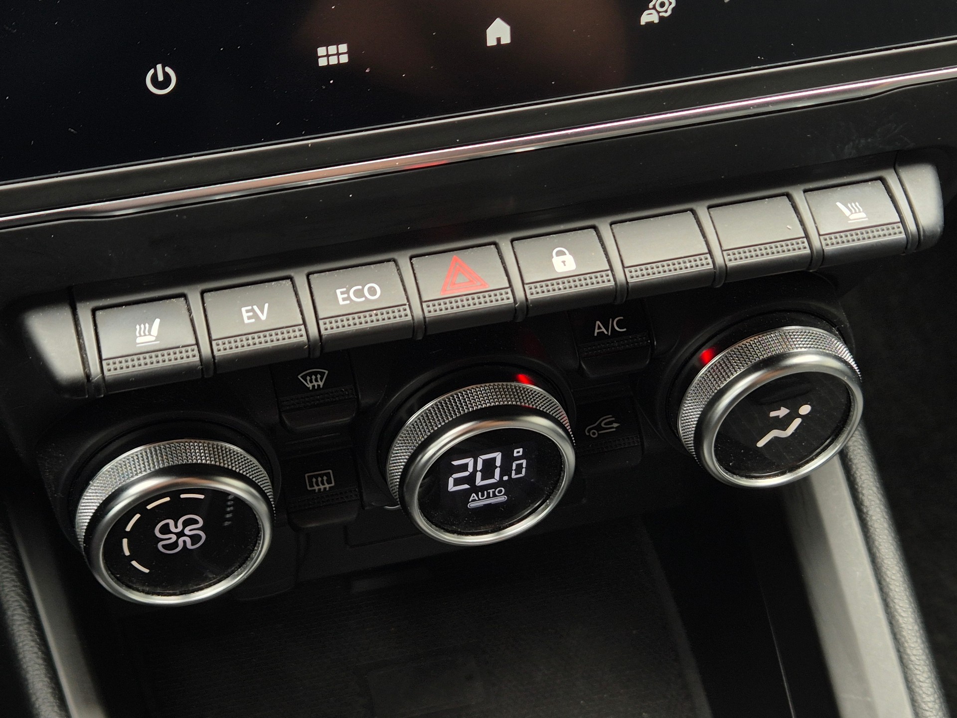RENAULT Clio 1.6 E-Tech Intens-image-19