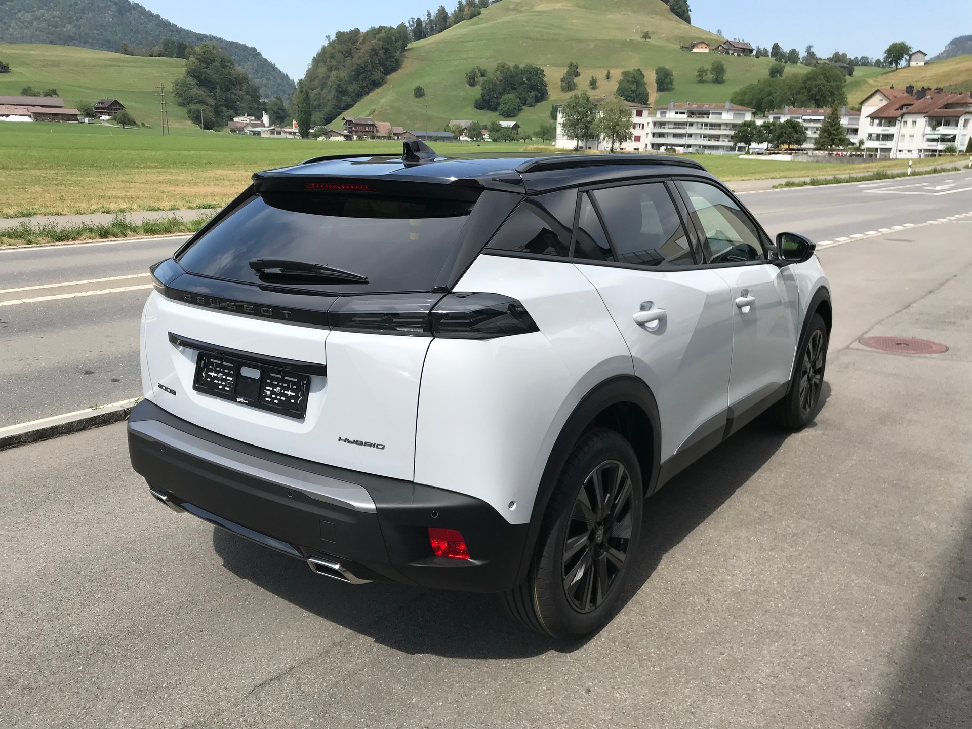 PEUGEOT 2008 1.2 145 MHEV GT Exclusive-showroom-element-2
