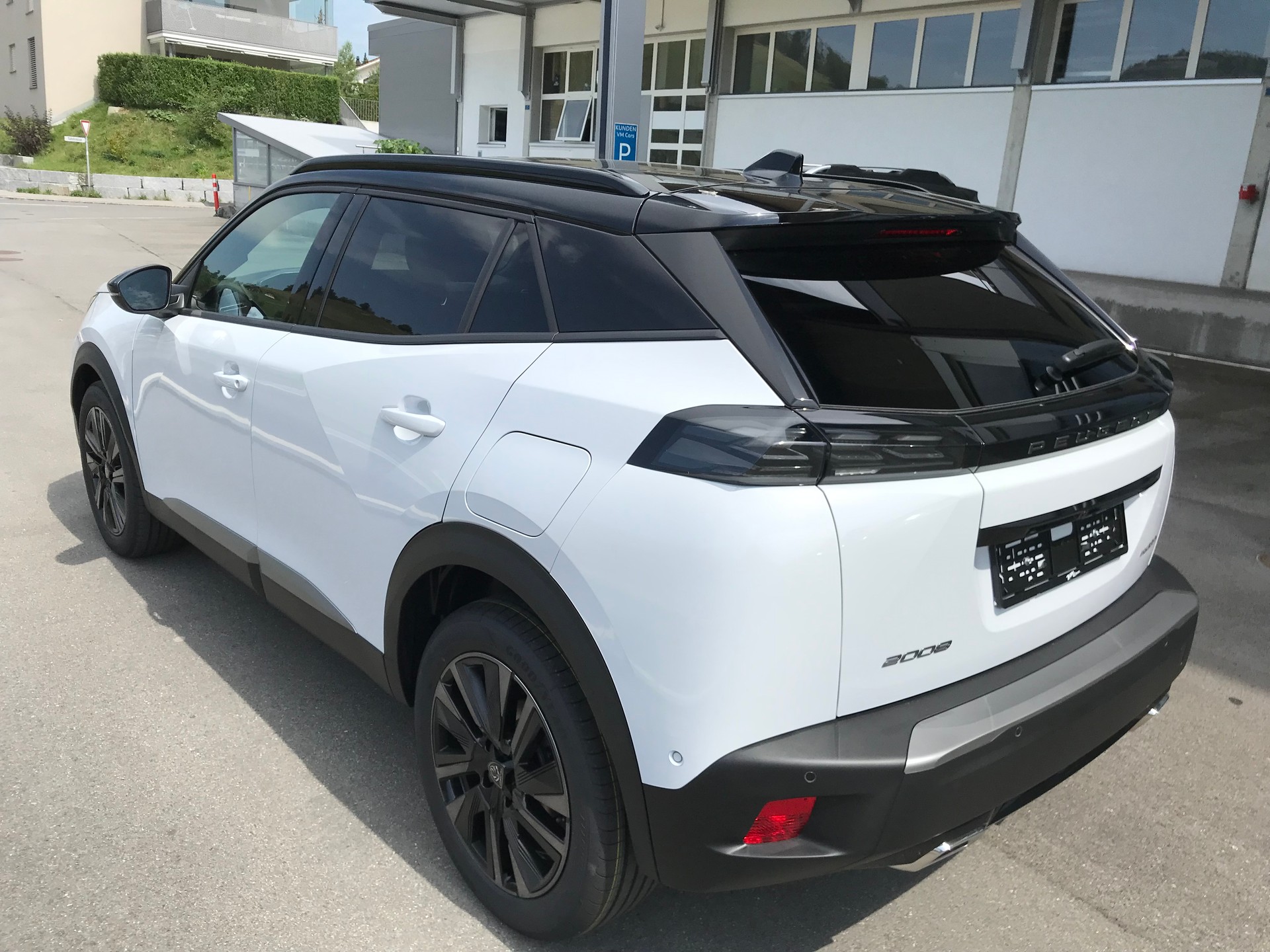 PEUGEOT 2008 1.2 145 MHEV GT Exclusive-showroom-element-3