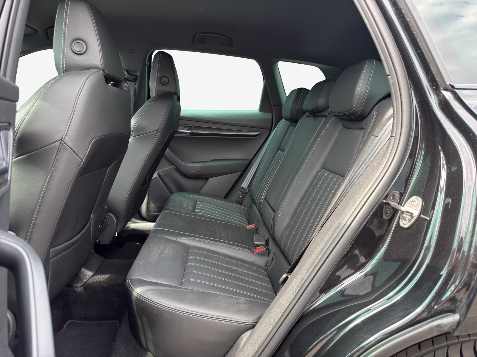 SKODA Karoq 2.0 TSI SportLine 4x4 DSG-image-11