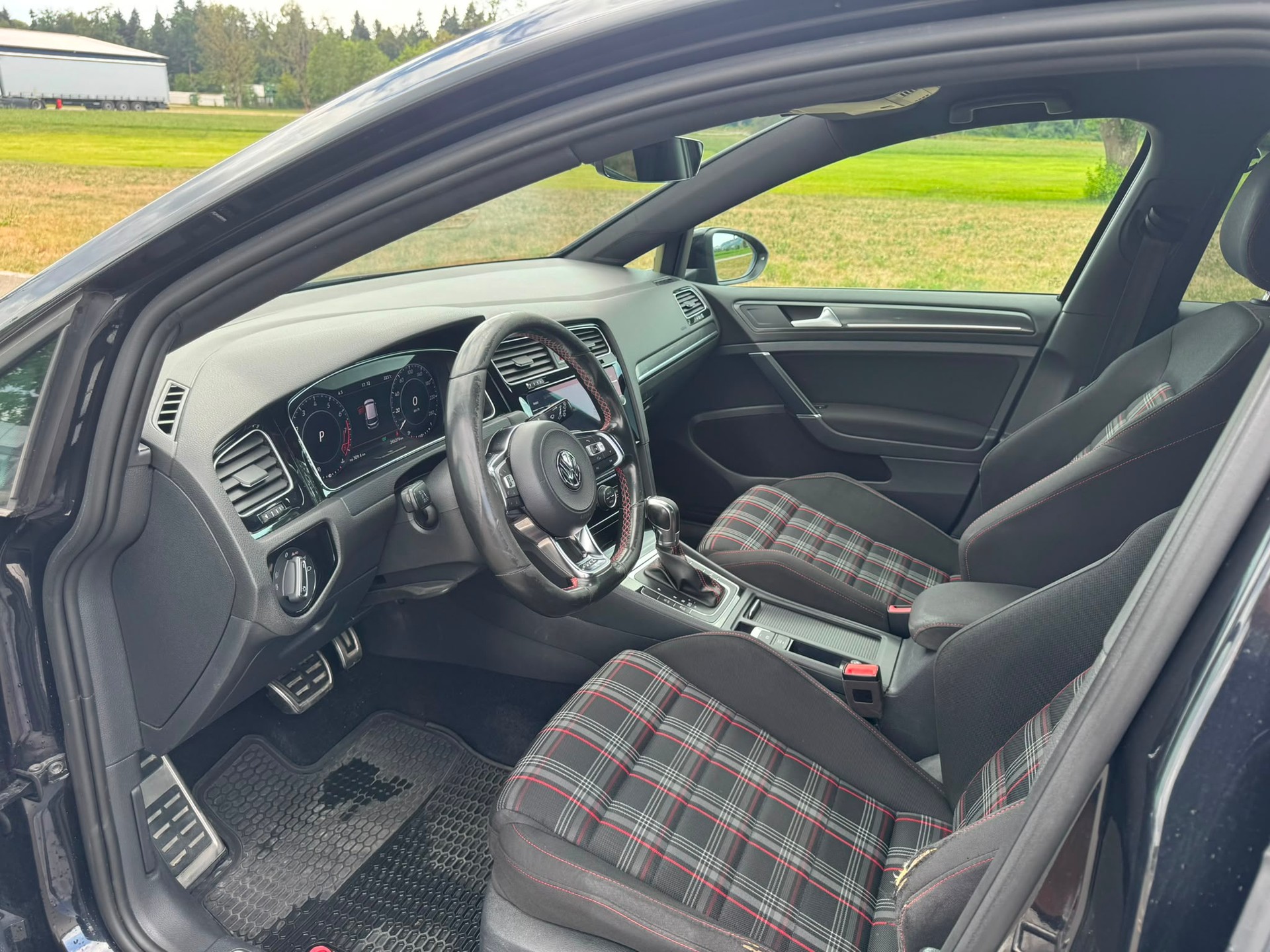 VW Golf 2.0 TSI GTI Performance DSG-image-8
