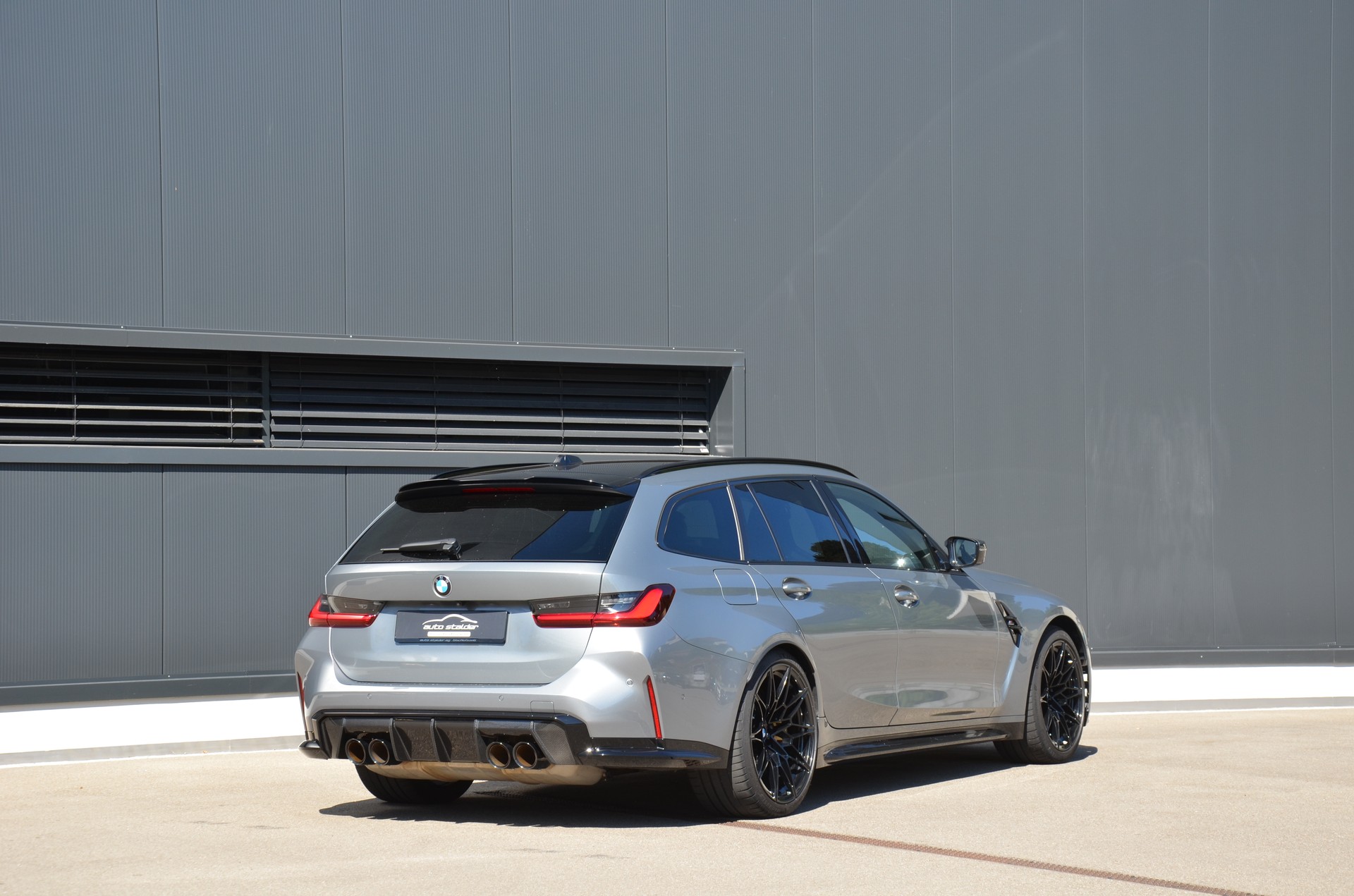 BMW M3 Touring xDrive Competition M-showroom-element-2