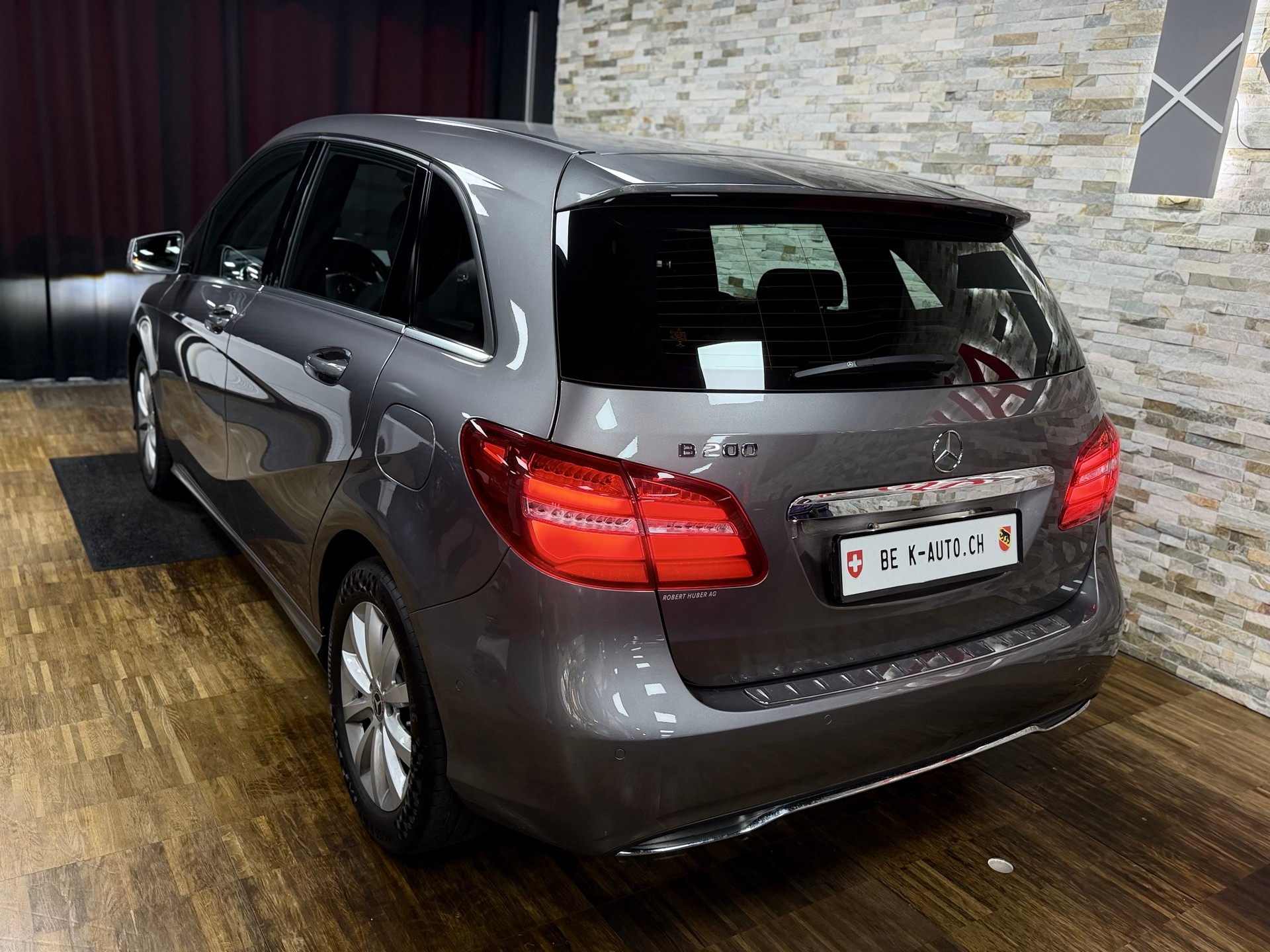 MERCEDES-BENZ B 200 Style 7G-DCT-showroom-element-2