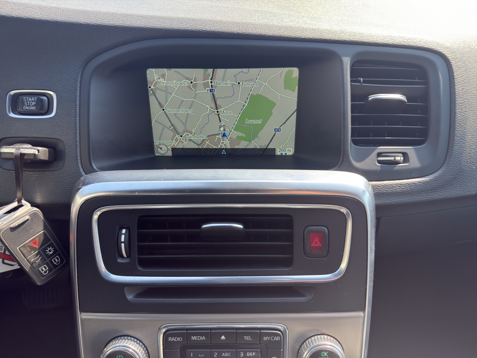 VOLVO V60 D5 Momentum Geartronic-image-13