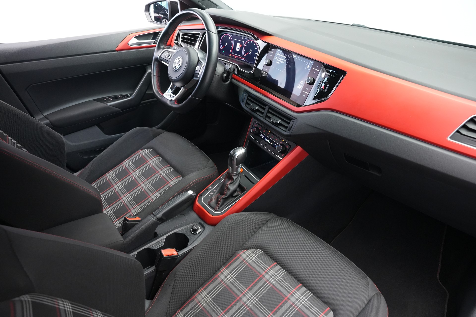 VW Polo 2.0 TSI GTI DSG *CH-Fahrzeug*-image-11