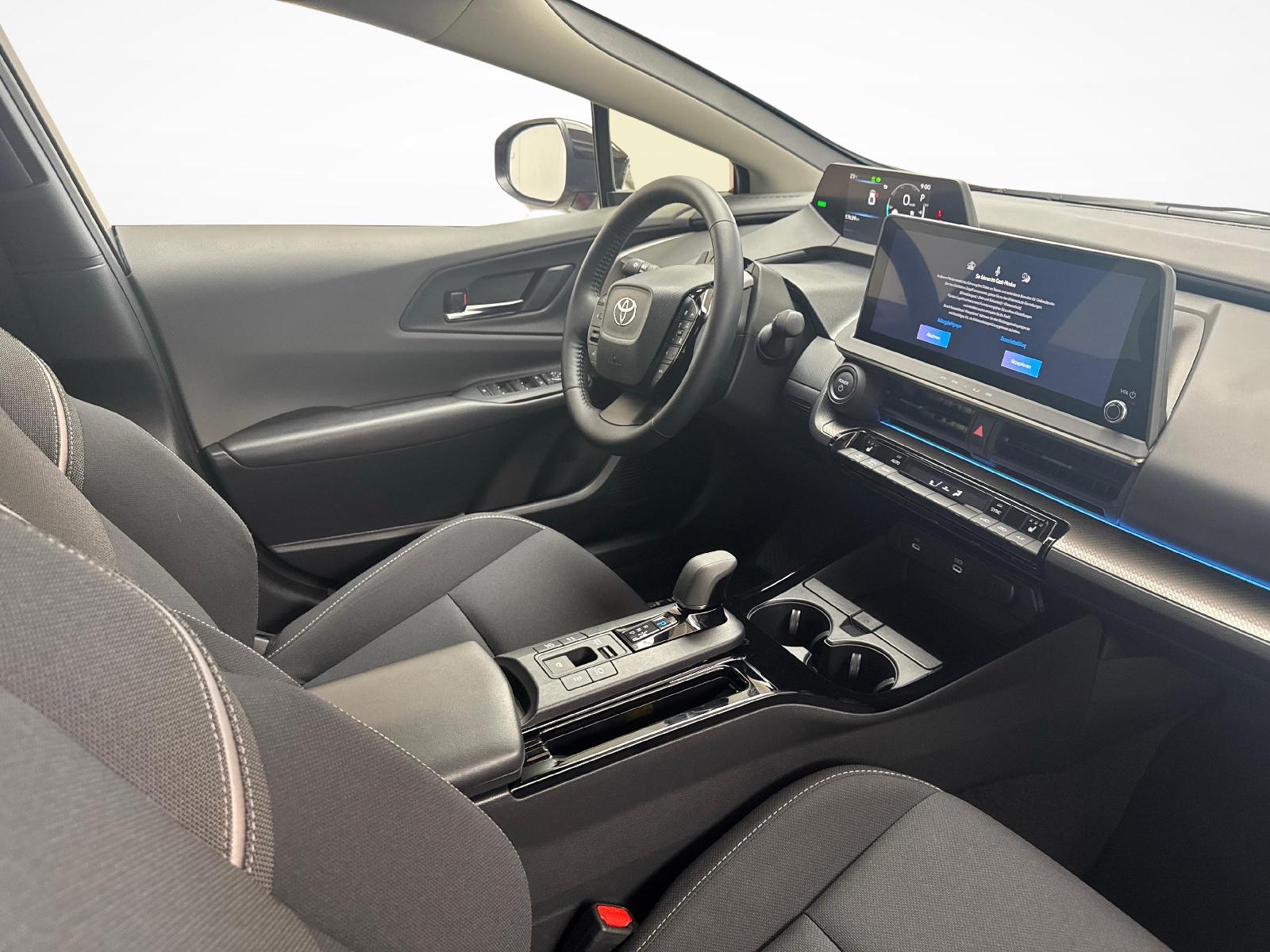 TOYOTA Prius 2.0 Plug-In-Hybrid Style-image-9