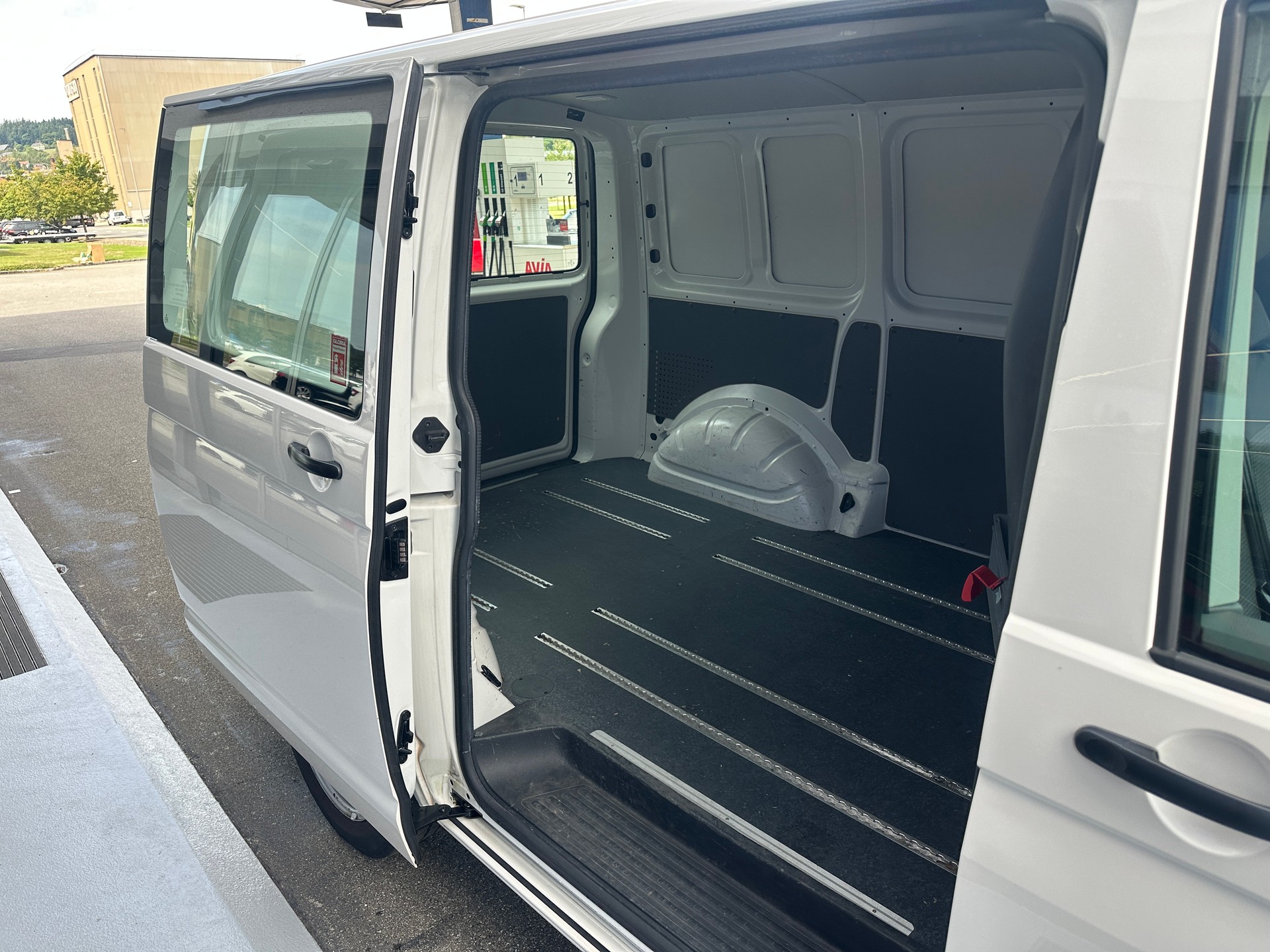 VW T6.1 2.0 TDI 3000 Kasten-image-5