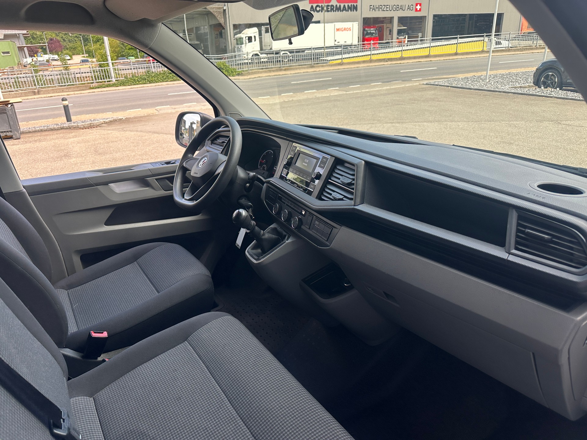 VW T6.1 2.0 TDI 3000 Kasten-image-6