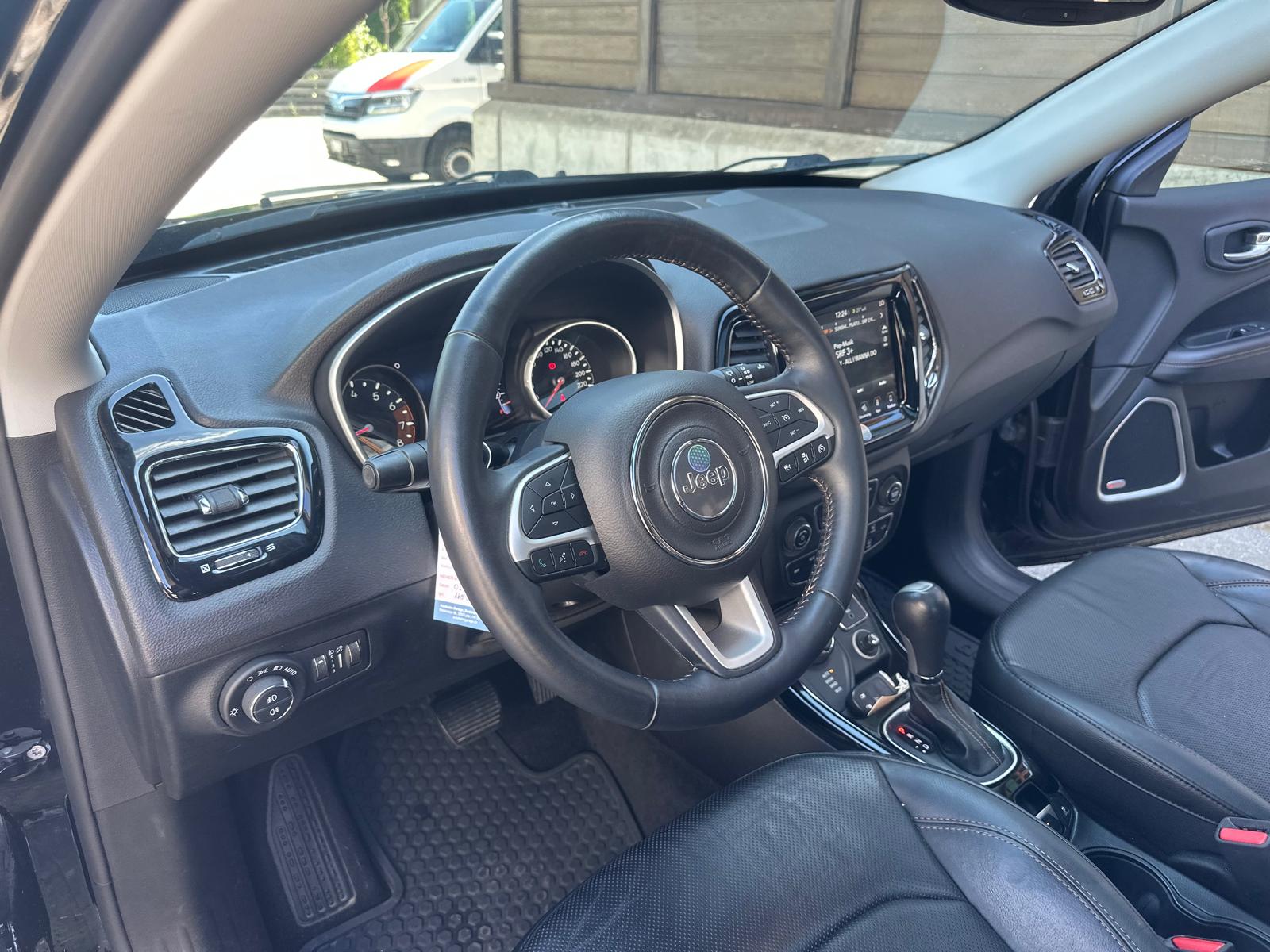 JEEP Compass 1.4 Turbo Limited AWD 9ATX-image-9