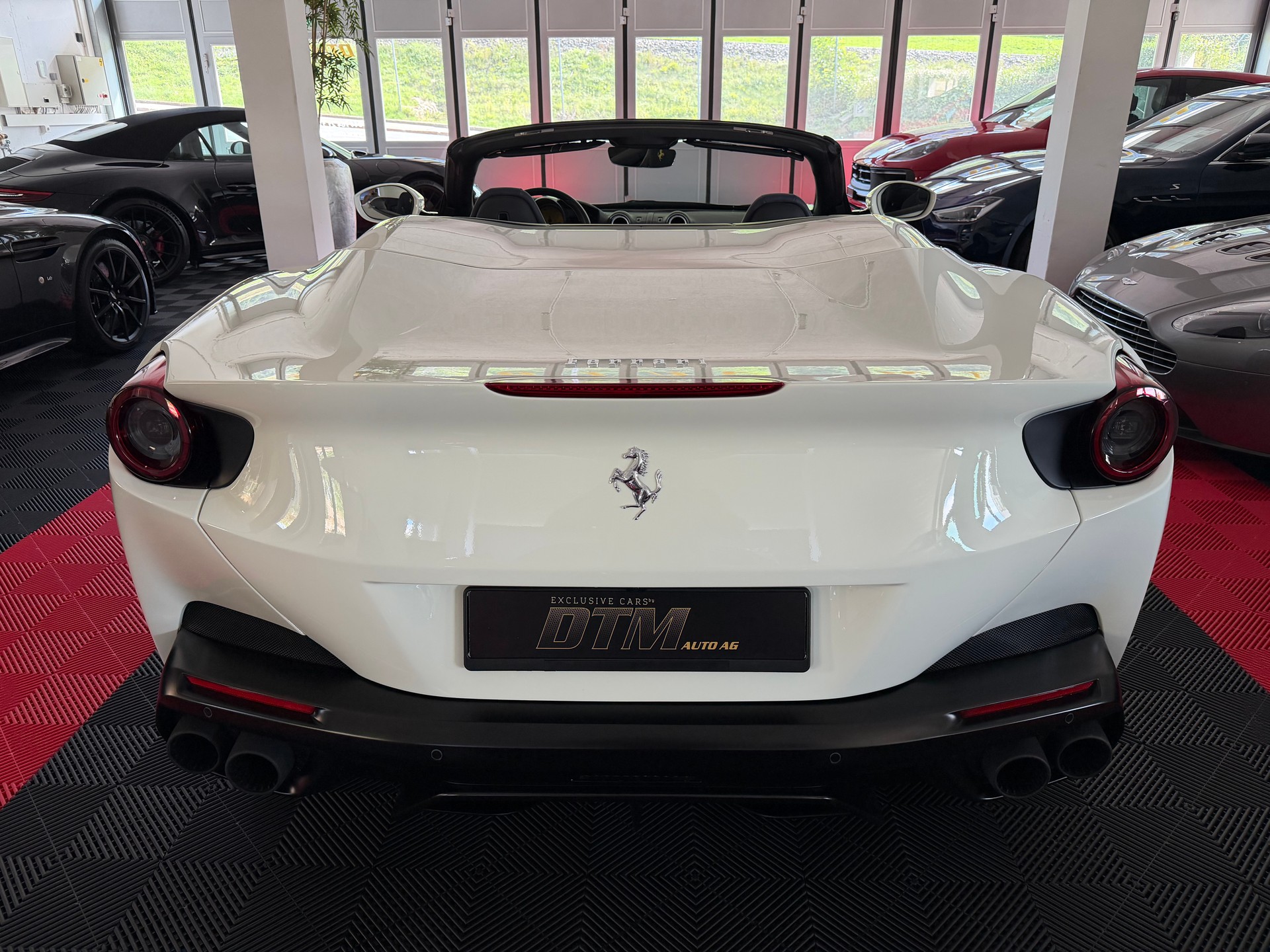 FERRARI Portofino 3.9 V8 T-showroom-element-3