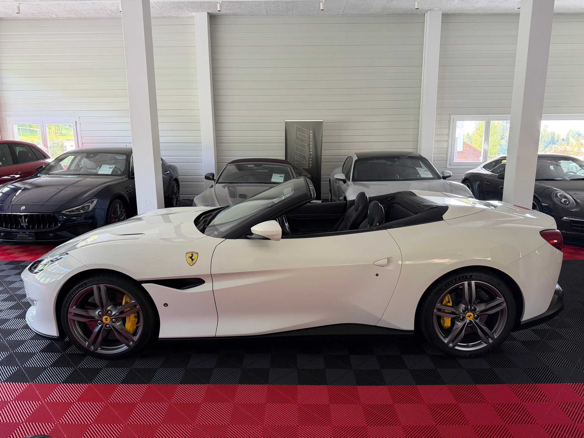 FERRARI Portofino 3.9 V8 T-showroom-element-1