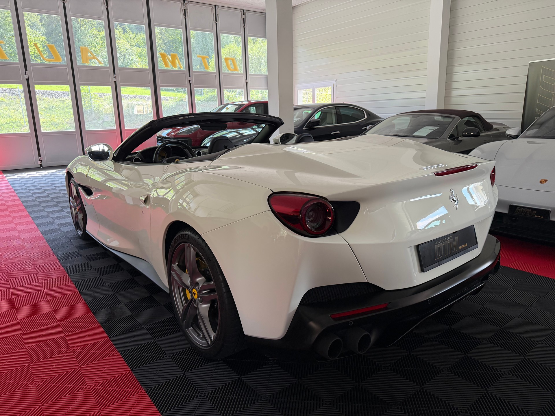 FERRARI Portofino 3.9 V8 T-showroom-element-2