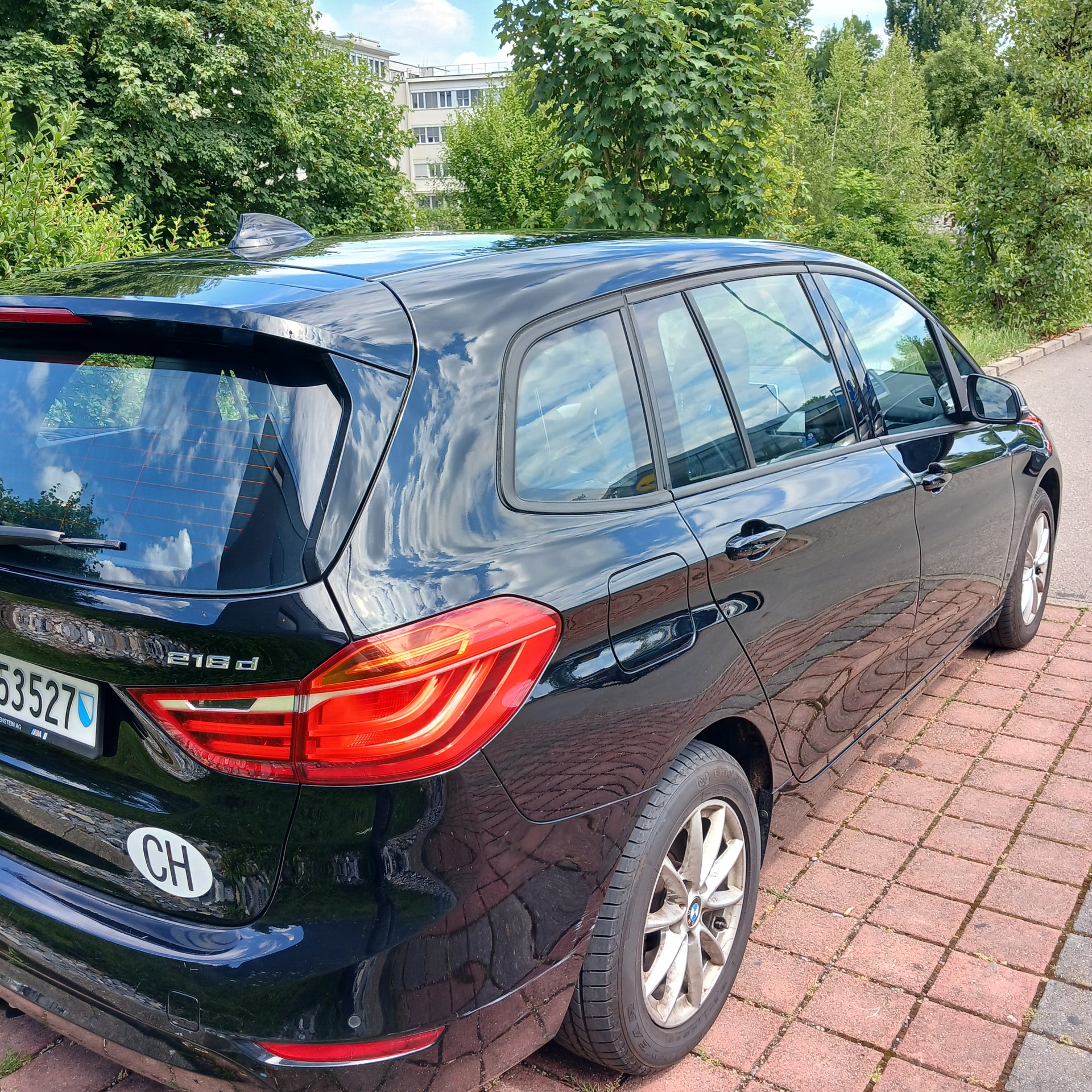 BMW 216d-image-1