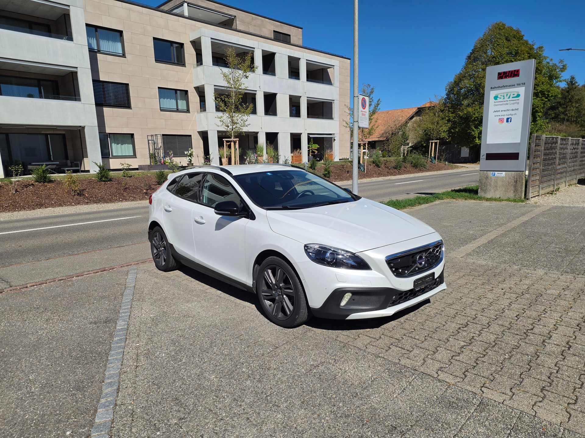 VOLVO V40 Cross Country T5 AWD Summum Geartronic-image-2