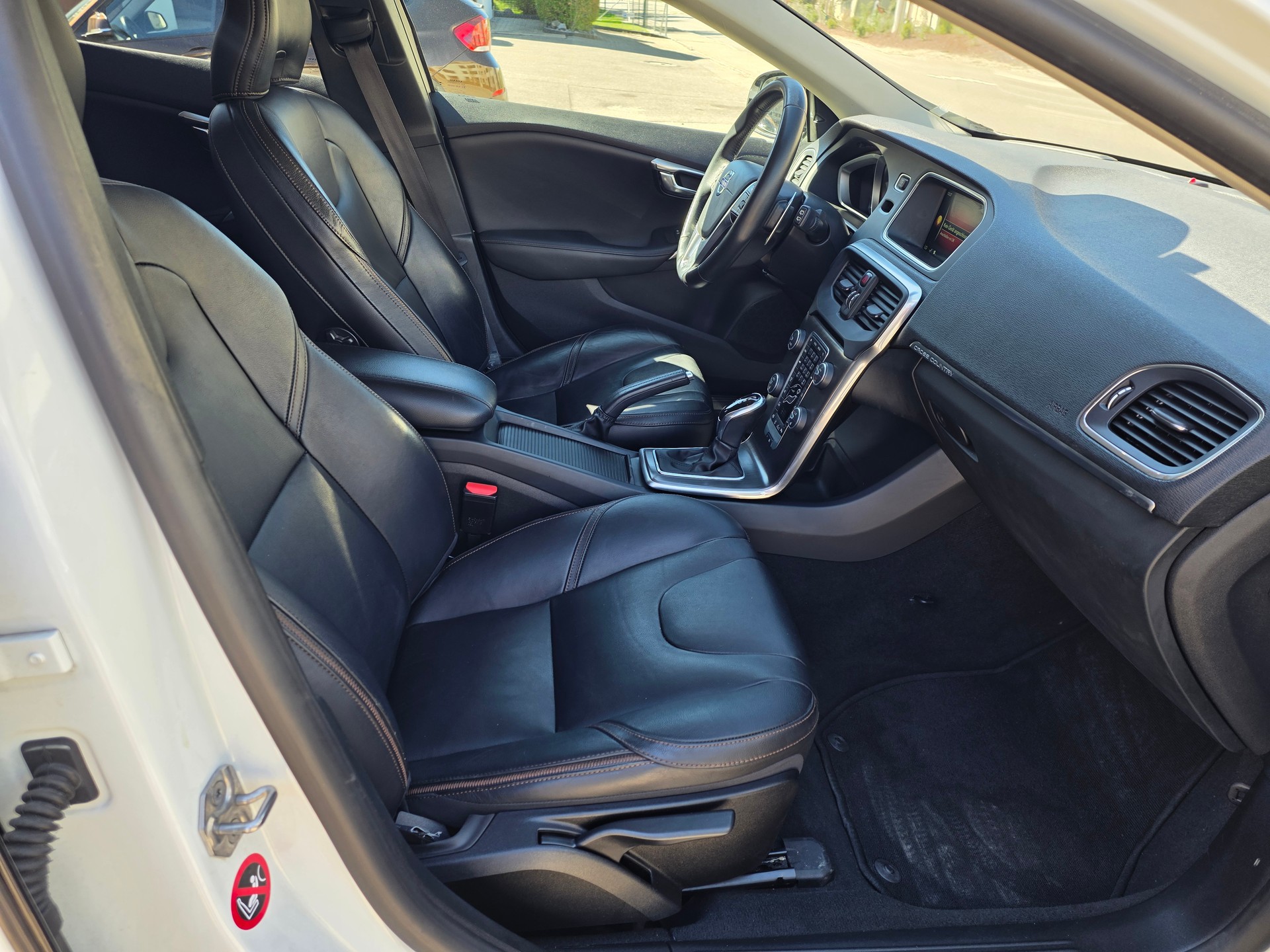 VOLVO V40 Cross Country T5 AWD Summum Geartronic-image-8