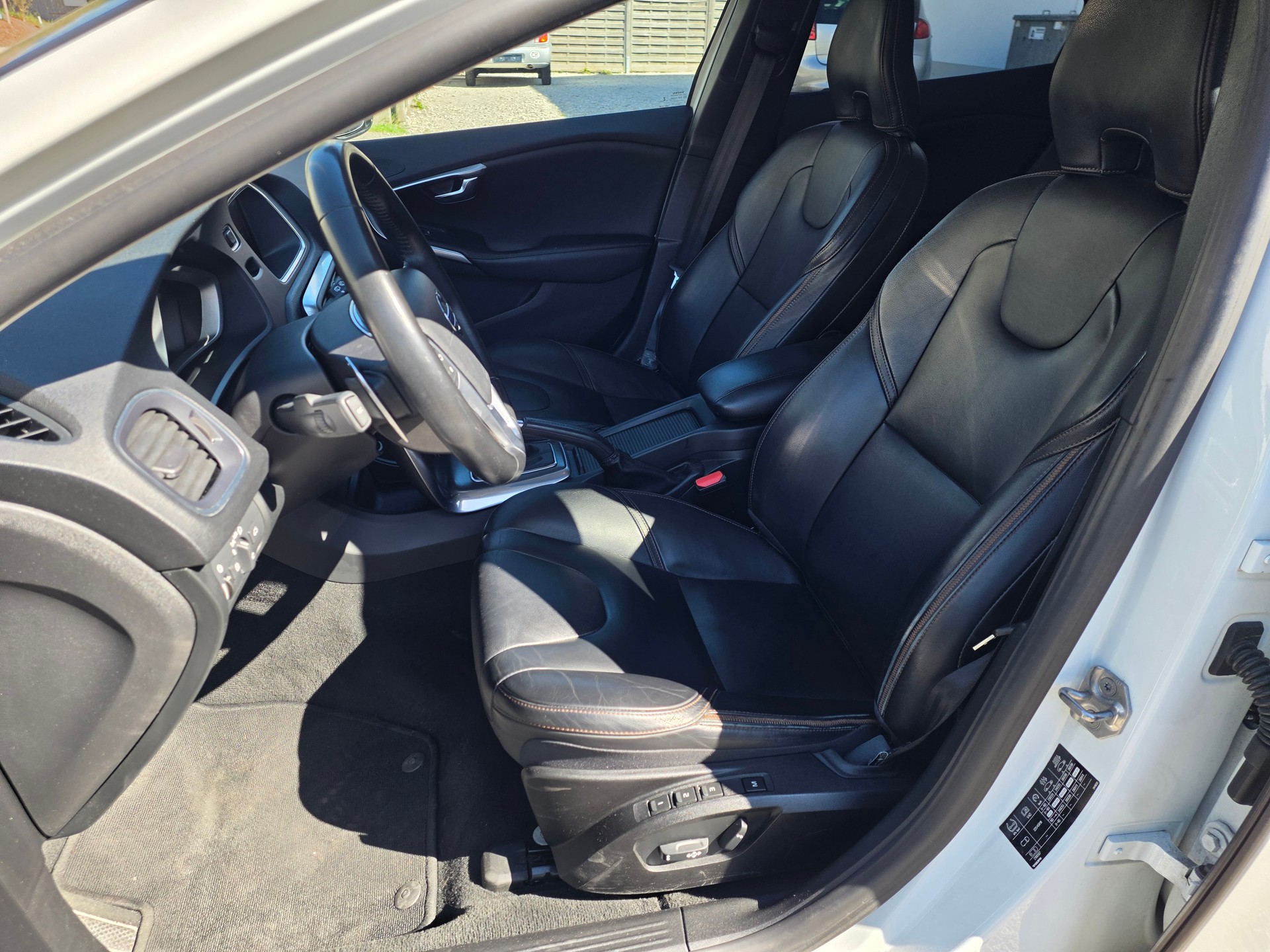 VOLVO V40 Cross Country T5 AWD Summum Geartronic-image-5