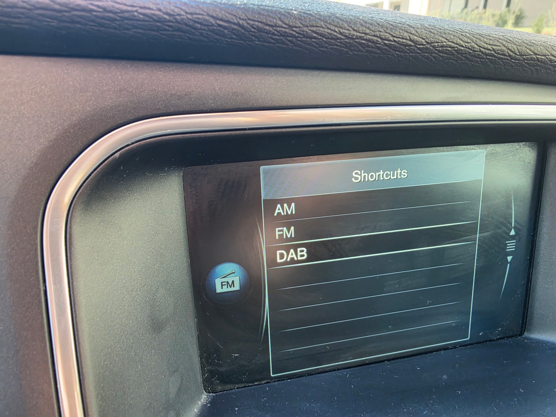 VOLVO V40 Cross Country T5 AWD Summum Geartronic-image-11
