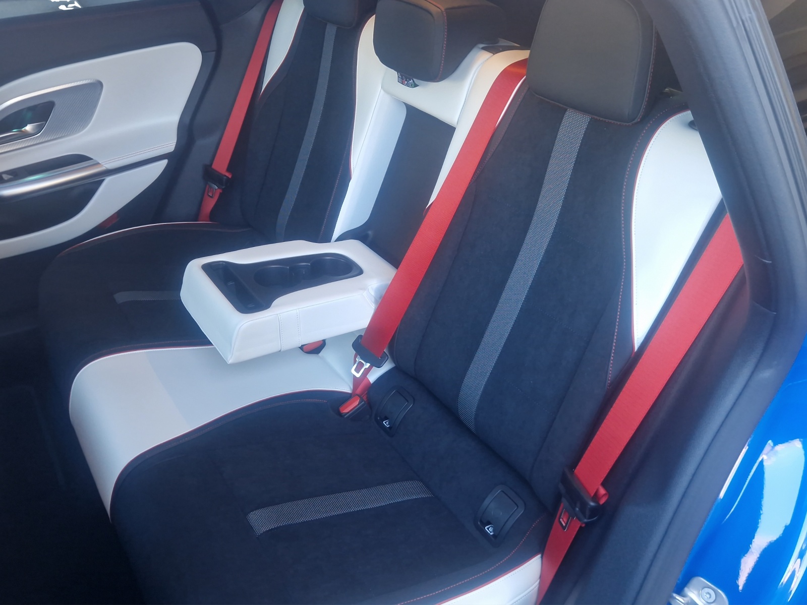 MERCEDES-BENZ CLA 220 8G-DCT 4Matic-image-9