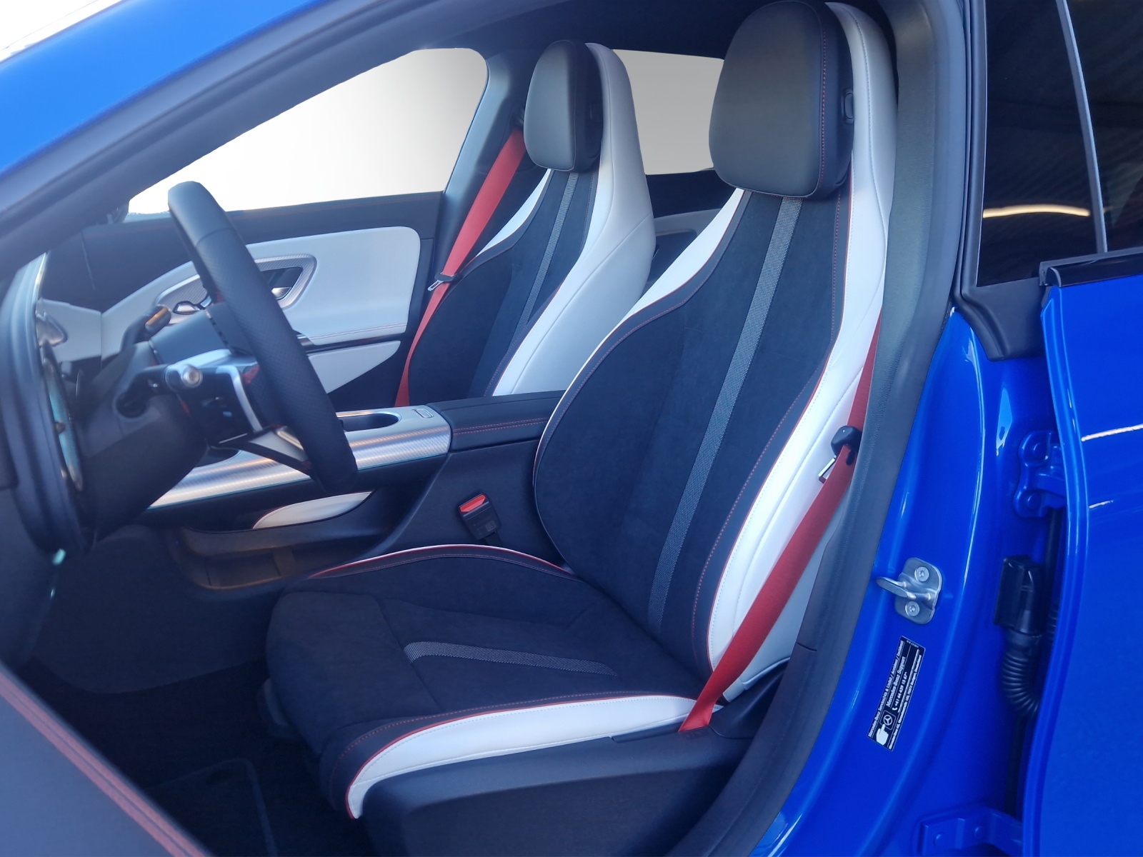 MERCEDES-BENZ CLA 220 8G-DCT 4Matic-image-8