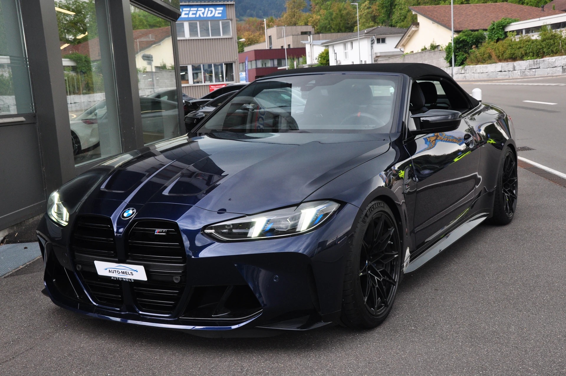 BMW M4 Cabrio Competition M xDrive-showroom-element-1