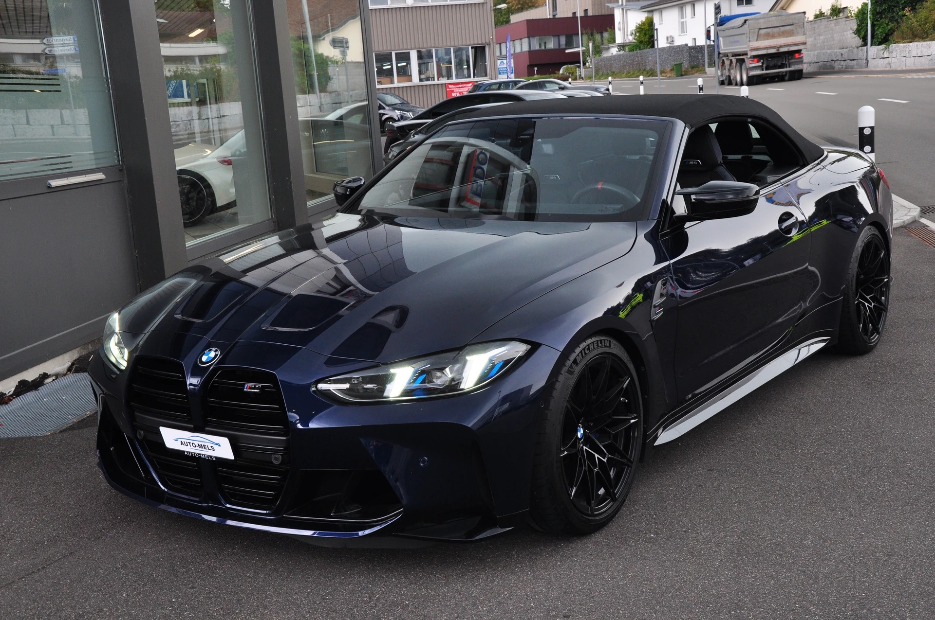 BMW M4 Cabrio Competition M xDrive-image-4