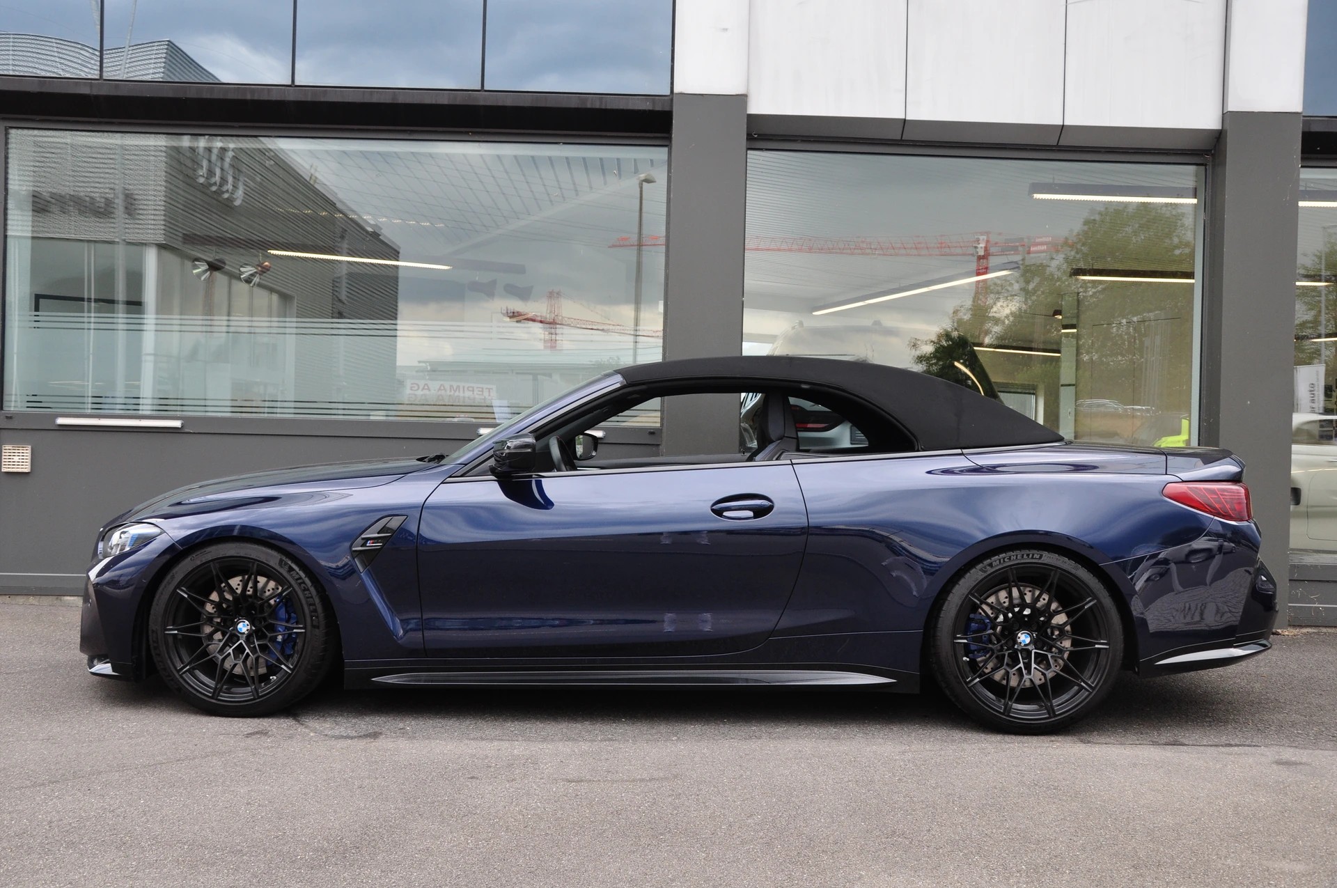 BMW M4 Cabrio Competition M xDrive-image-8