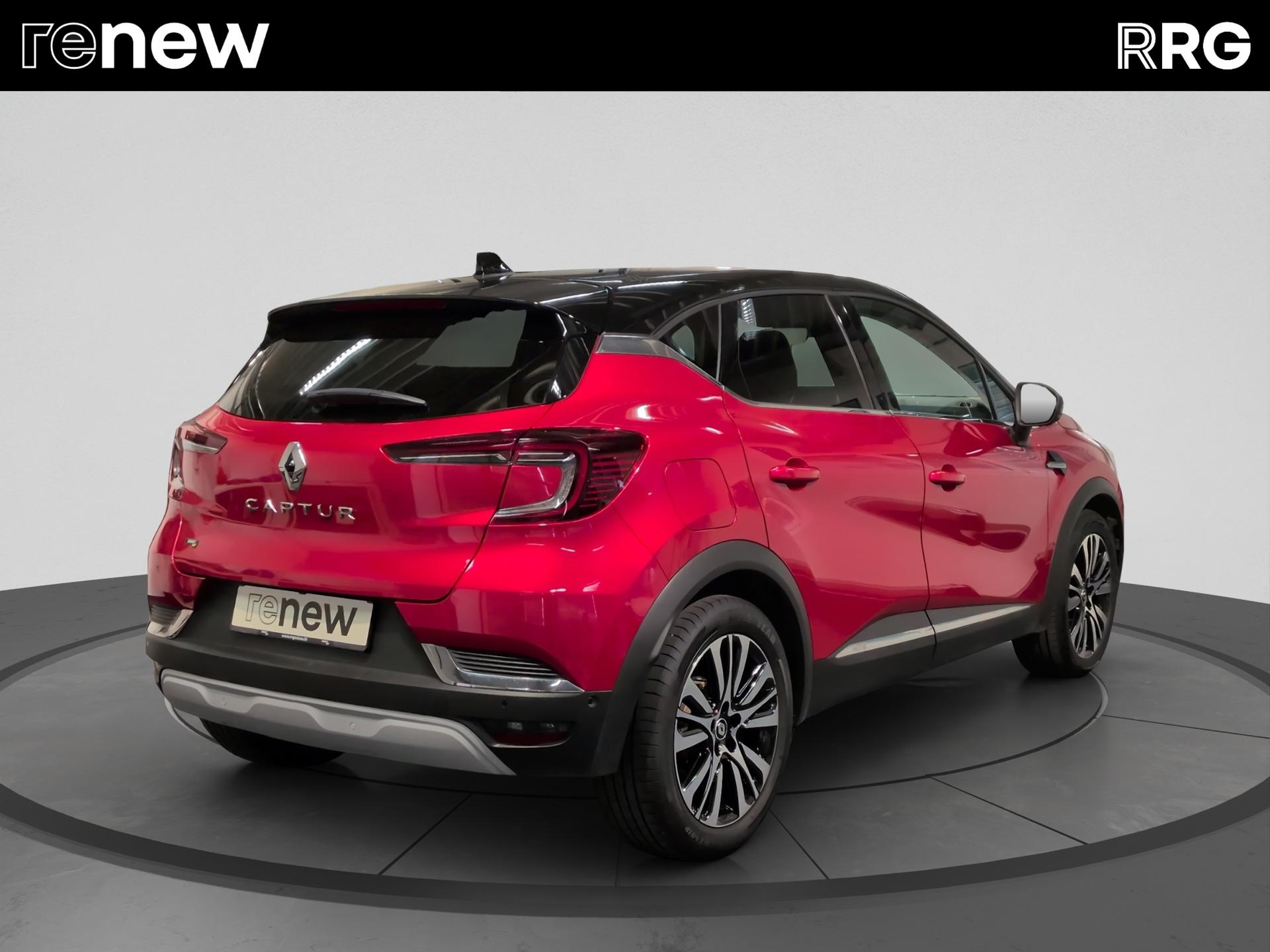 RENAULT Captur 1.3 TCe EDC Initiale Paris-showroom-element-2