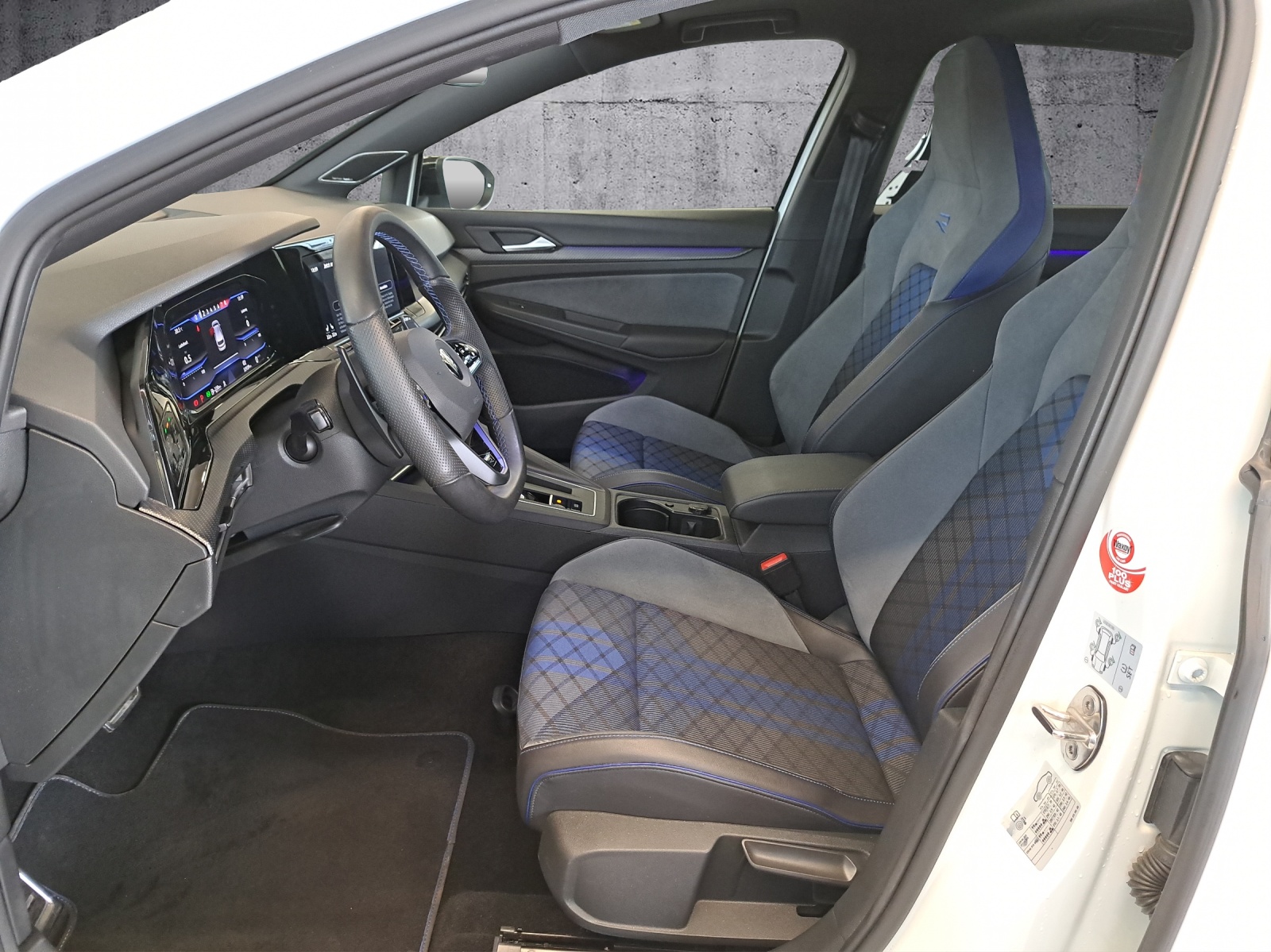 VW Golf VIII 2.0 TSI R DSG 4motio-image-9