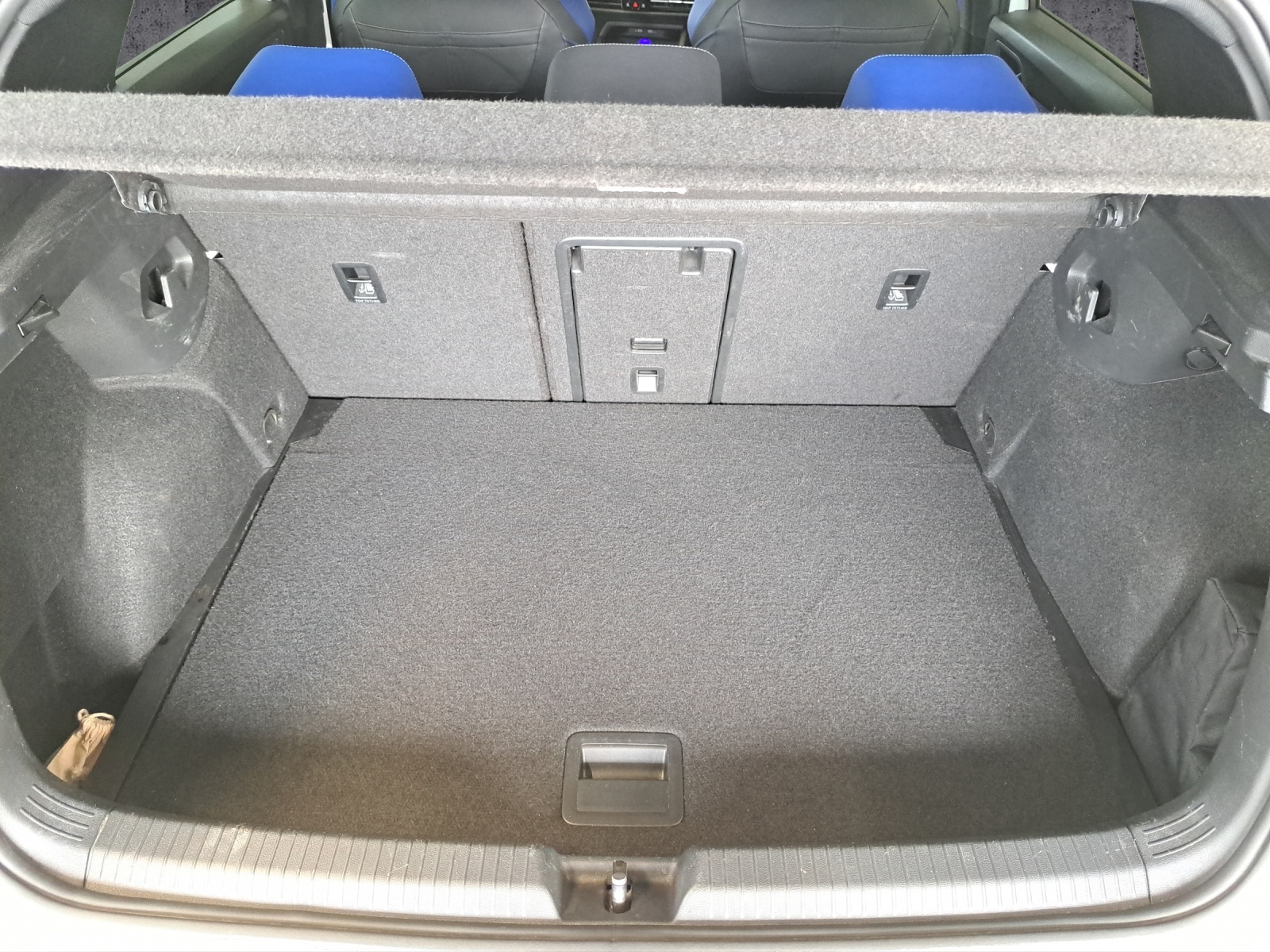 VW Golf VIII 2.0 TSI R DSG 4motio-image-16