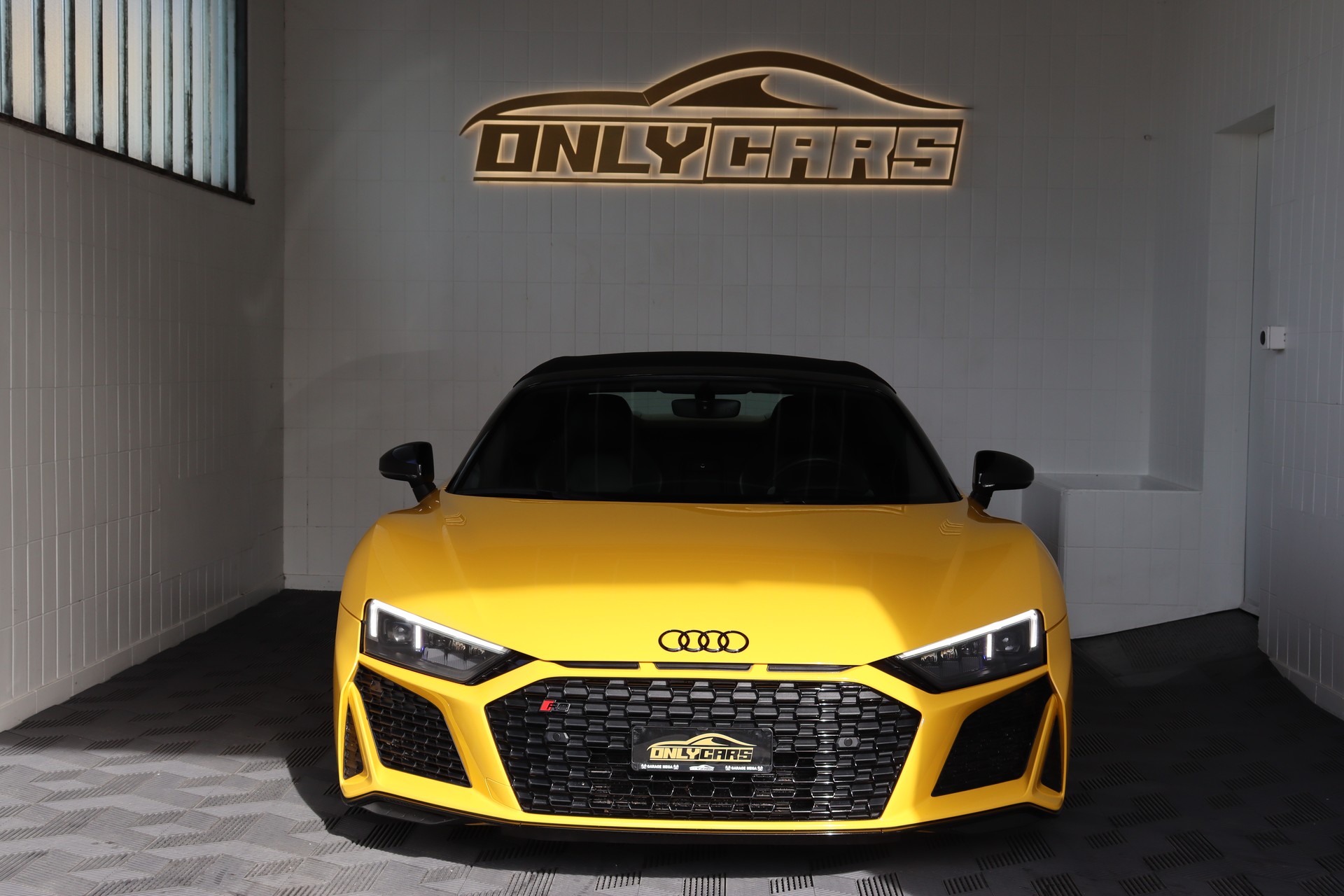 AUDI R8 SPYDER PERFORMANCE S-TRONIC * VEGAS-GELB * BANG & OLUFSEN * KW-GEWINDEFEDERN * VOLLLEDER * RÜCKFAHRKAMERA-showroom-element-2