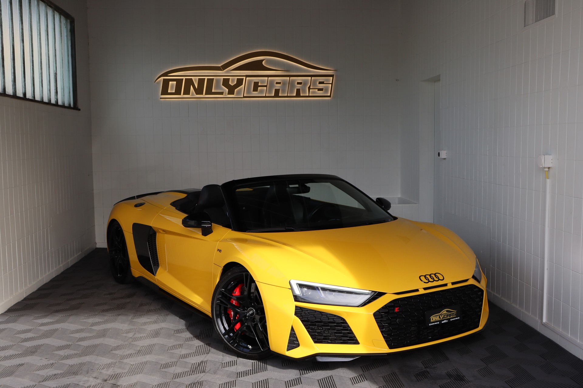 AUDI R8 SPYDER PERFORMANCE S-TRONIC * VEGAS-GELB * BANG & OLUFSEN * KW-GEWINDEFEDERN * VOLLLEDER * RÜCKFAHRKAMERA-showroom-element-1